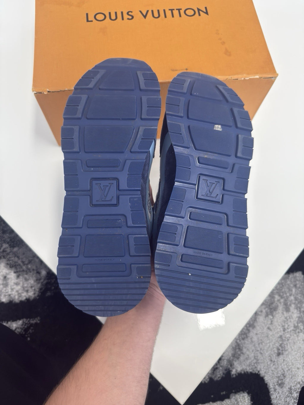 Louis Vuitton Runaways LV9