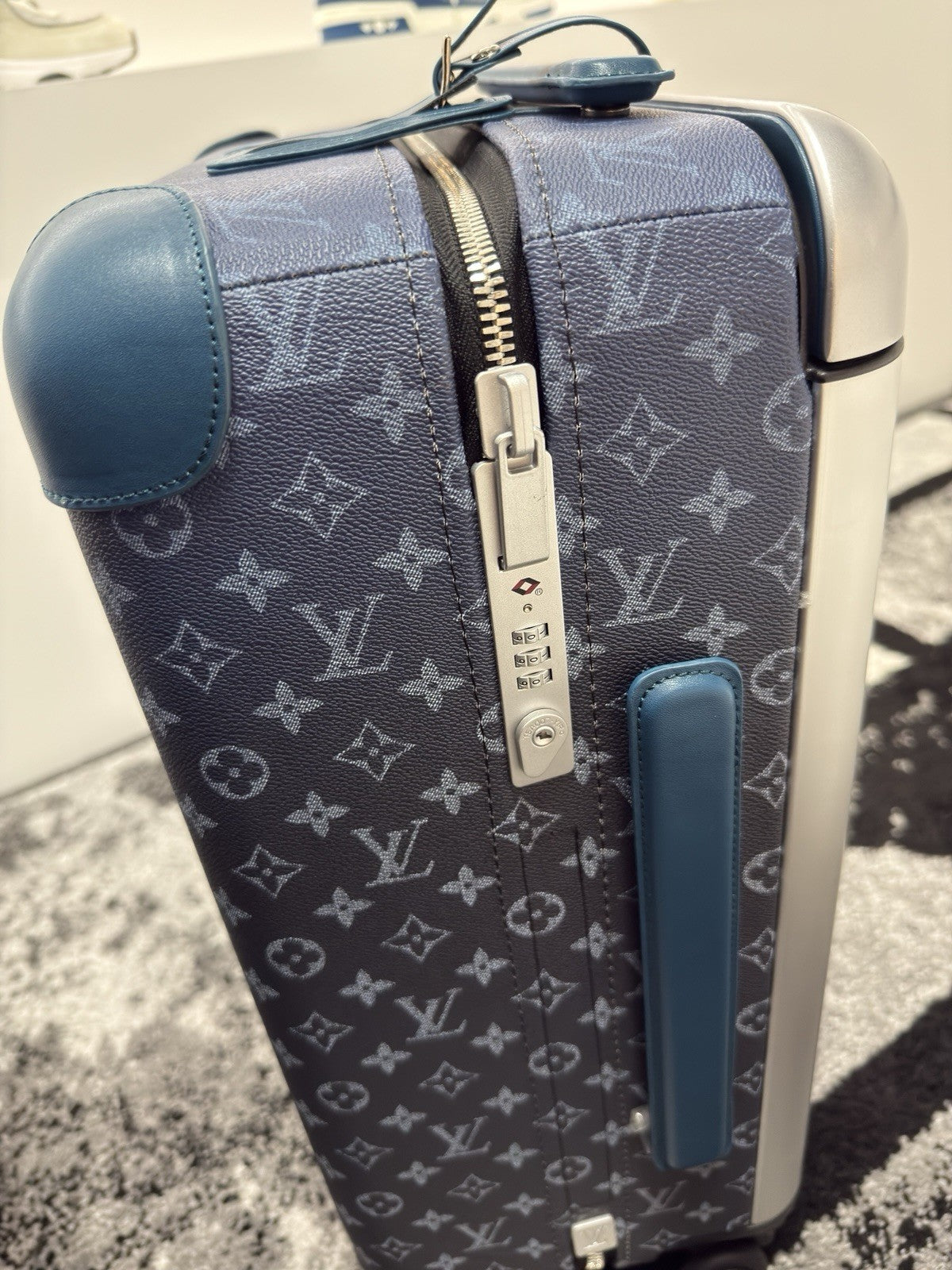Louis Vuitton Horizon 55 Navy Suitcase