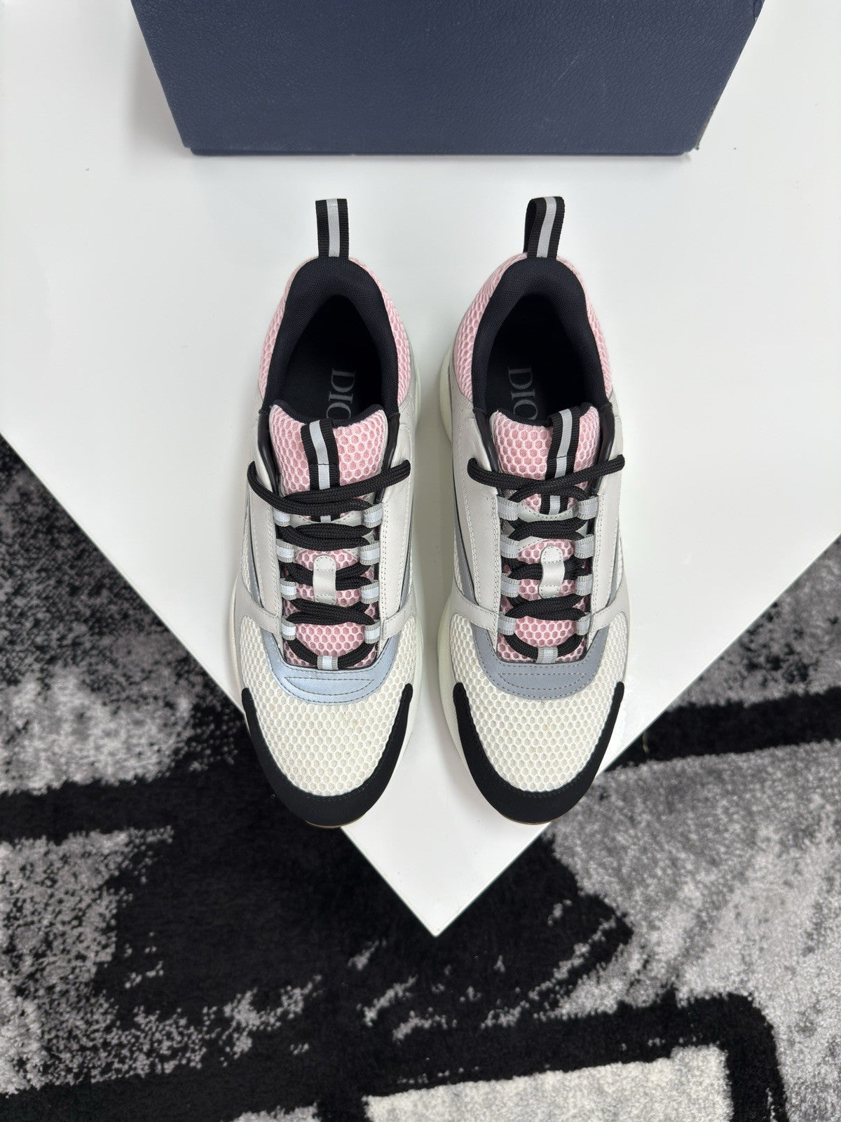 Dior B22 UK10 (EU44)