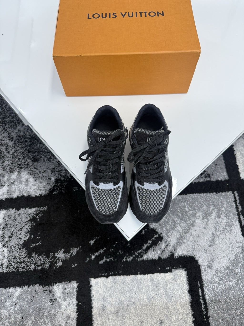 Louis Vuitton Runaways LV6