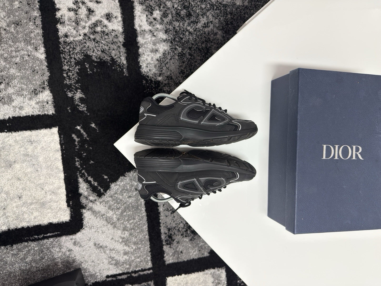 Dior B22 UK8.5 (EU42.5)