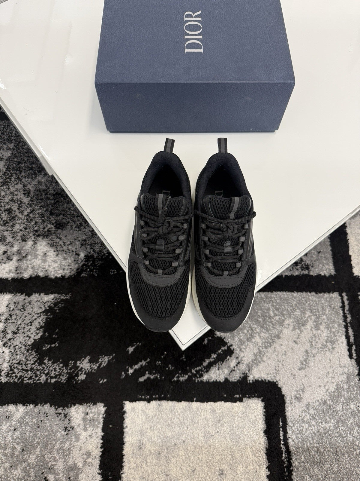 Dior B22 UK8 (EU42)