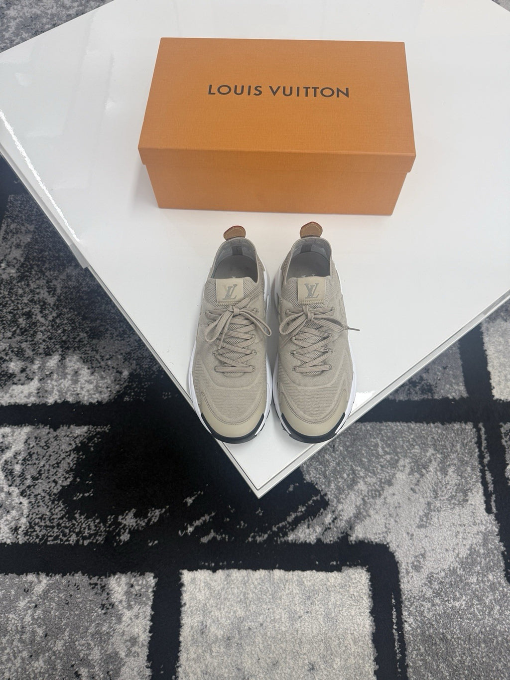 Louis Vuitton Tatic LV5