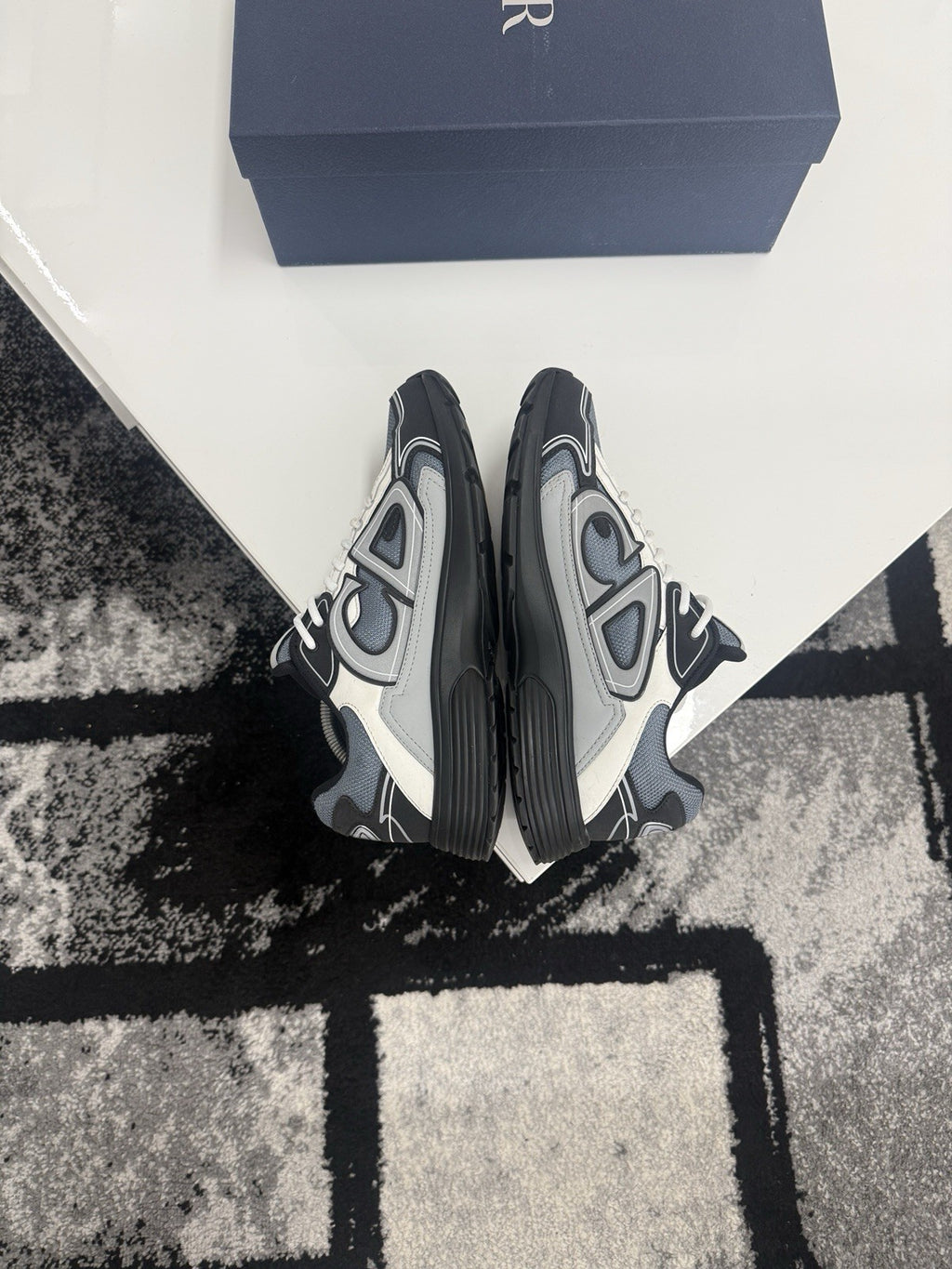 Dior B30 UK9 (EU43)