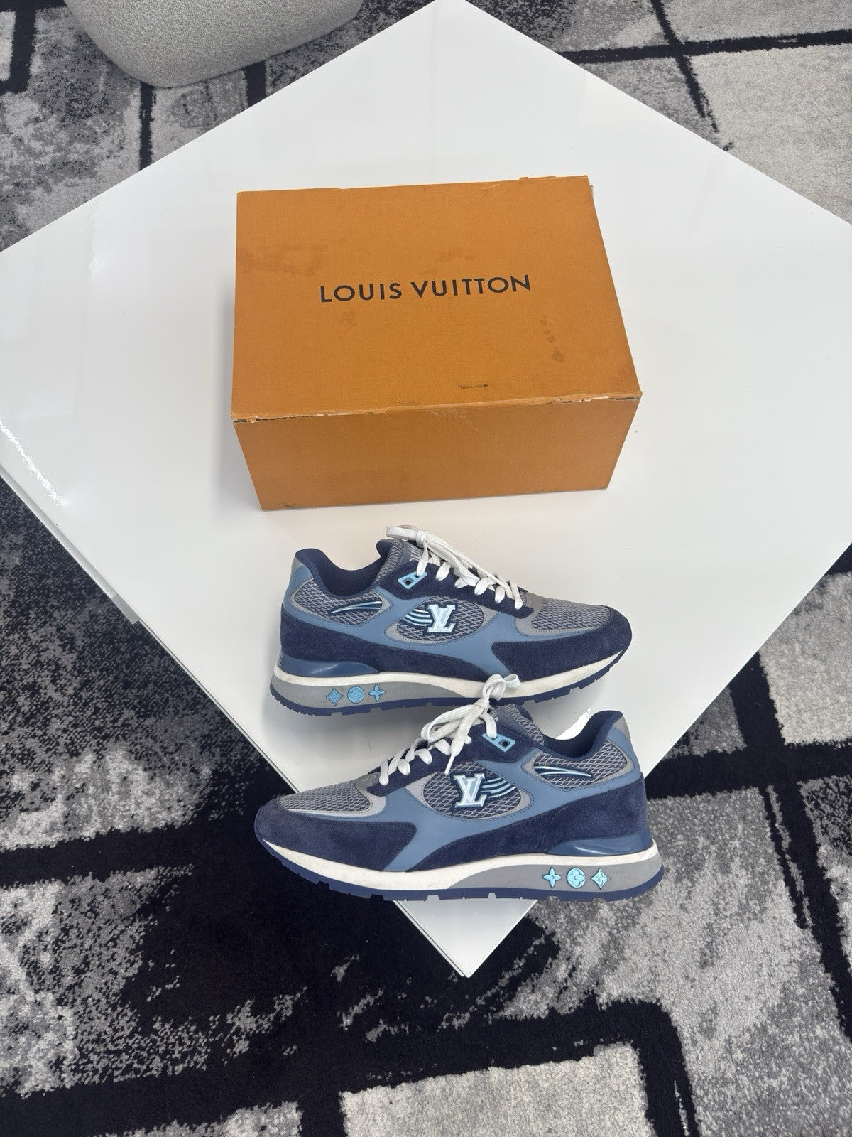Louis Vuitton Runaways LV9