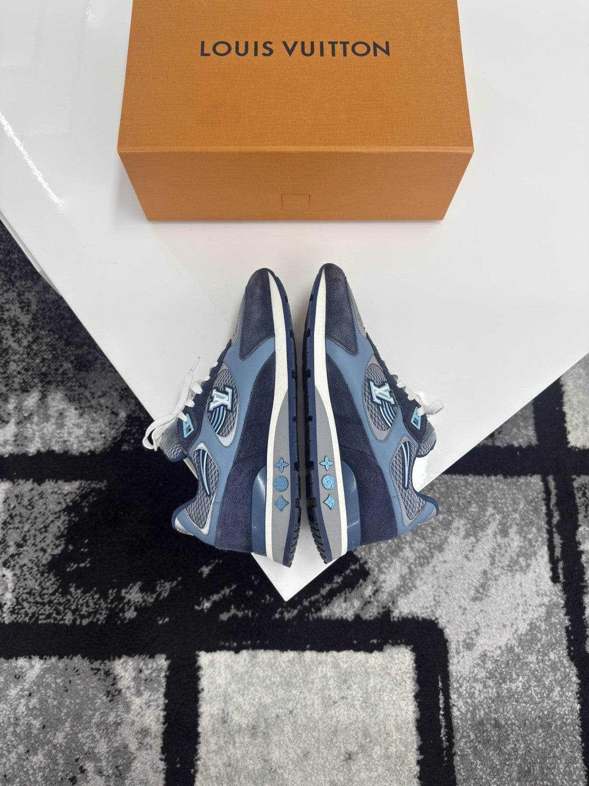 Louis Vuitton Runaways LV8