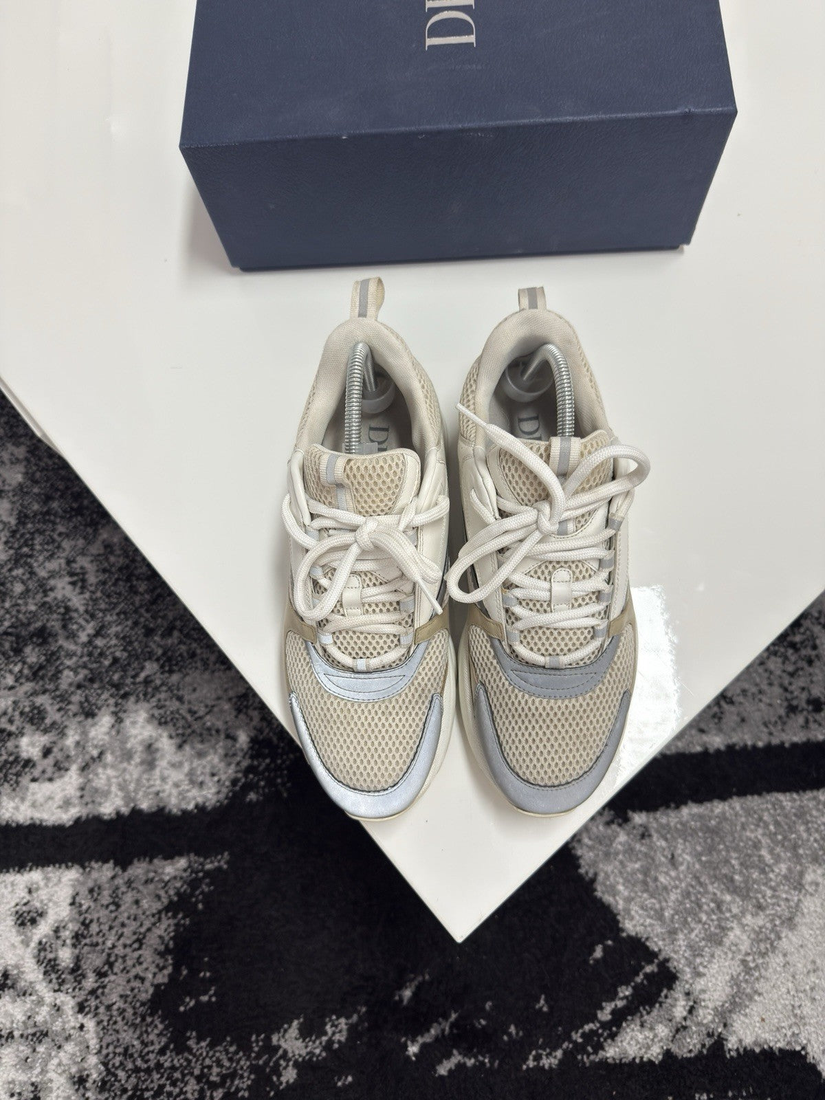 Dior B22 UK9 (EU43)