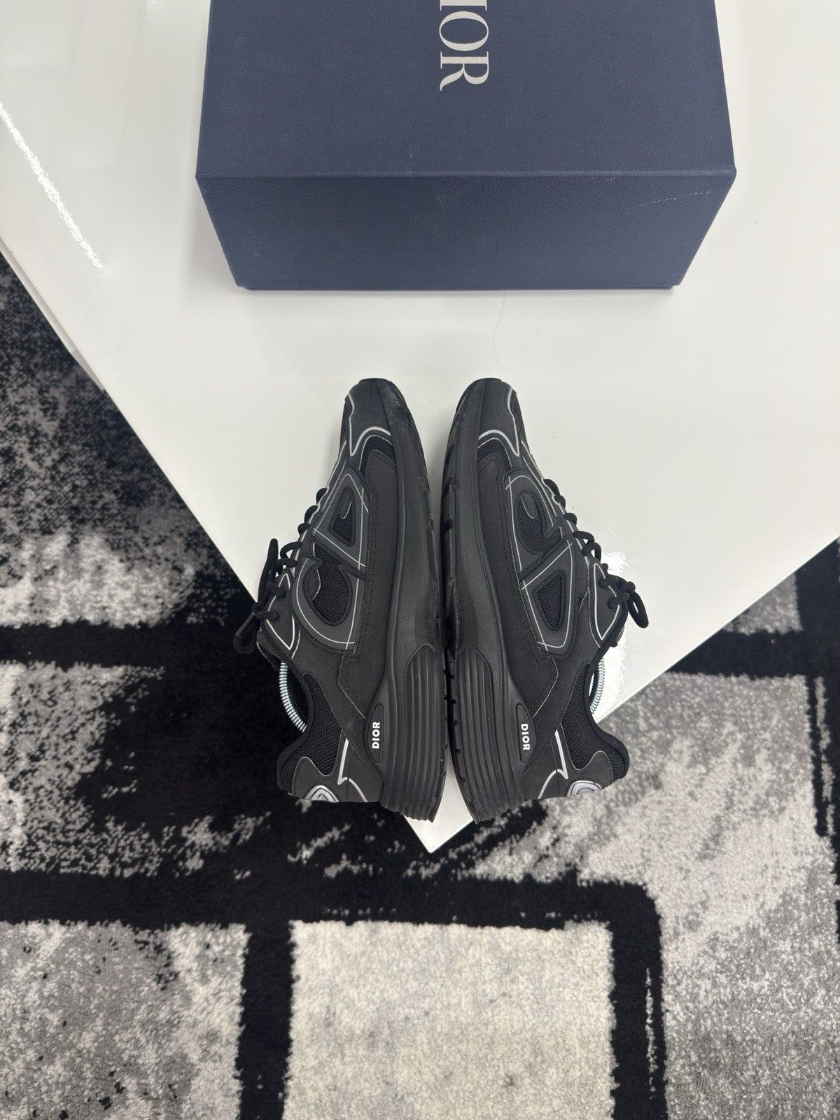 Dior B30 UK9 (EU43)