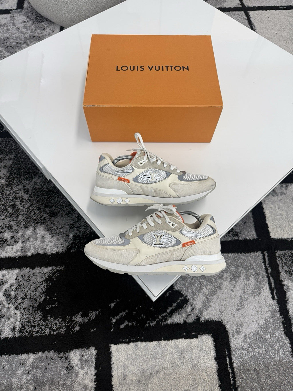 Louis Vuitton Runaways LV9