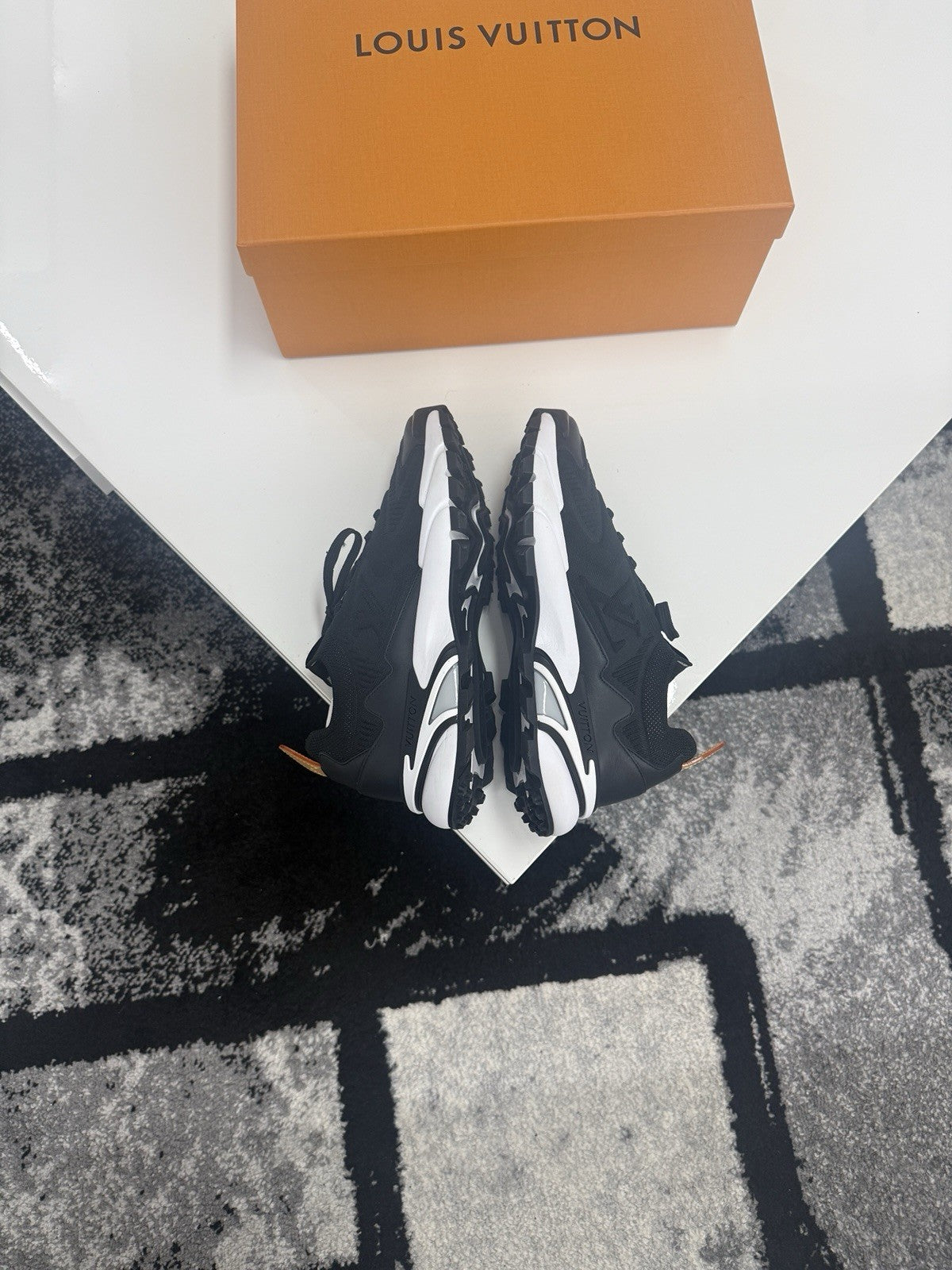 Louis Vuitton Tatic LV7