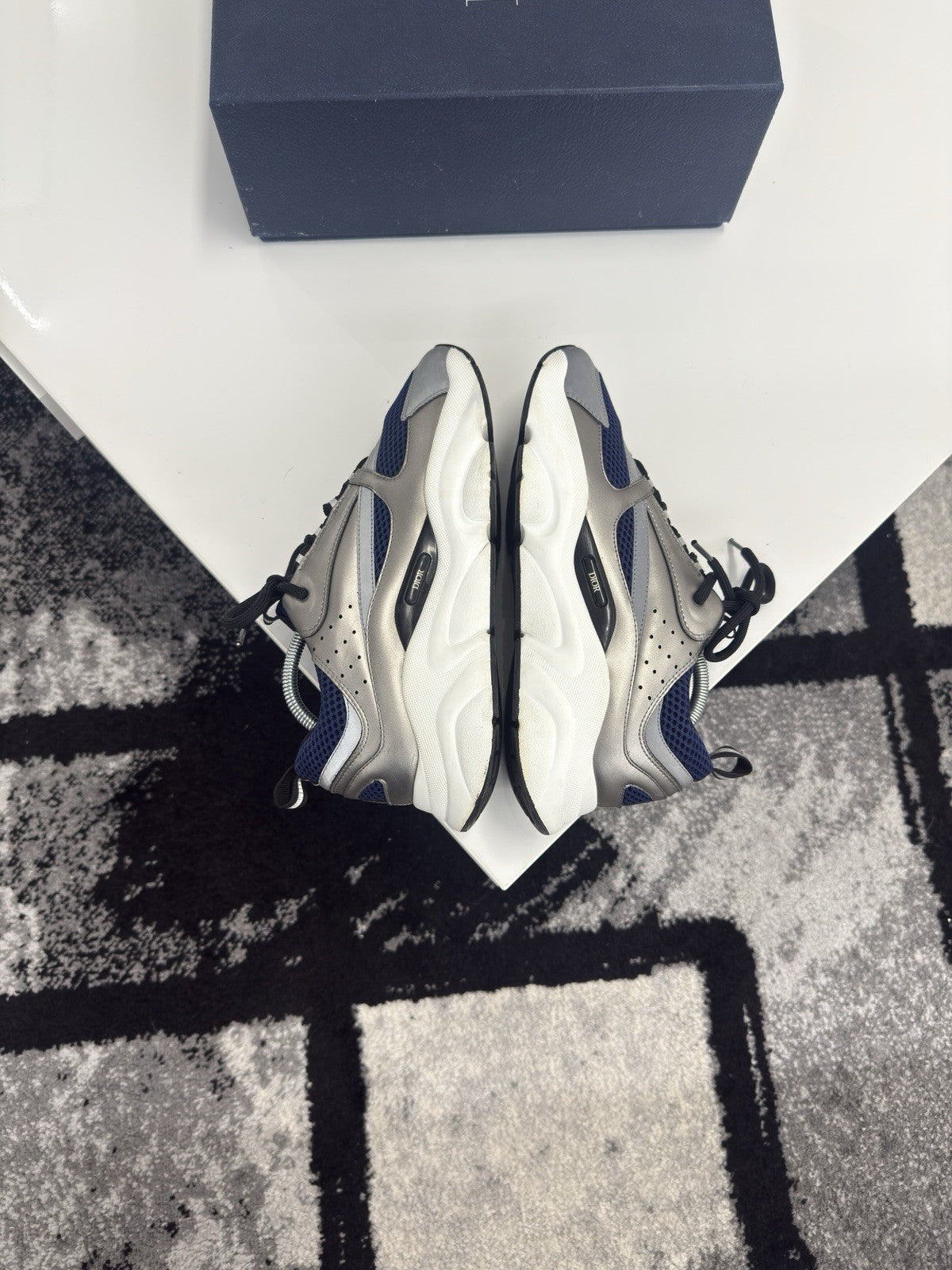 Dior B22 UK9 (EU43)
