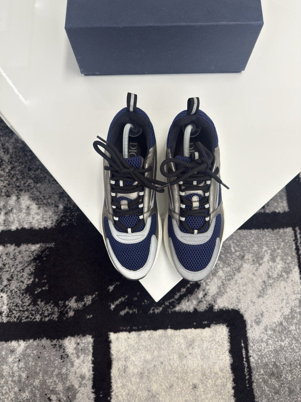 Dior B22 UK9 (EU43)