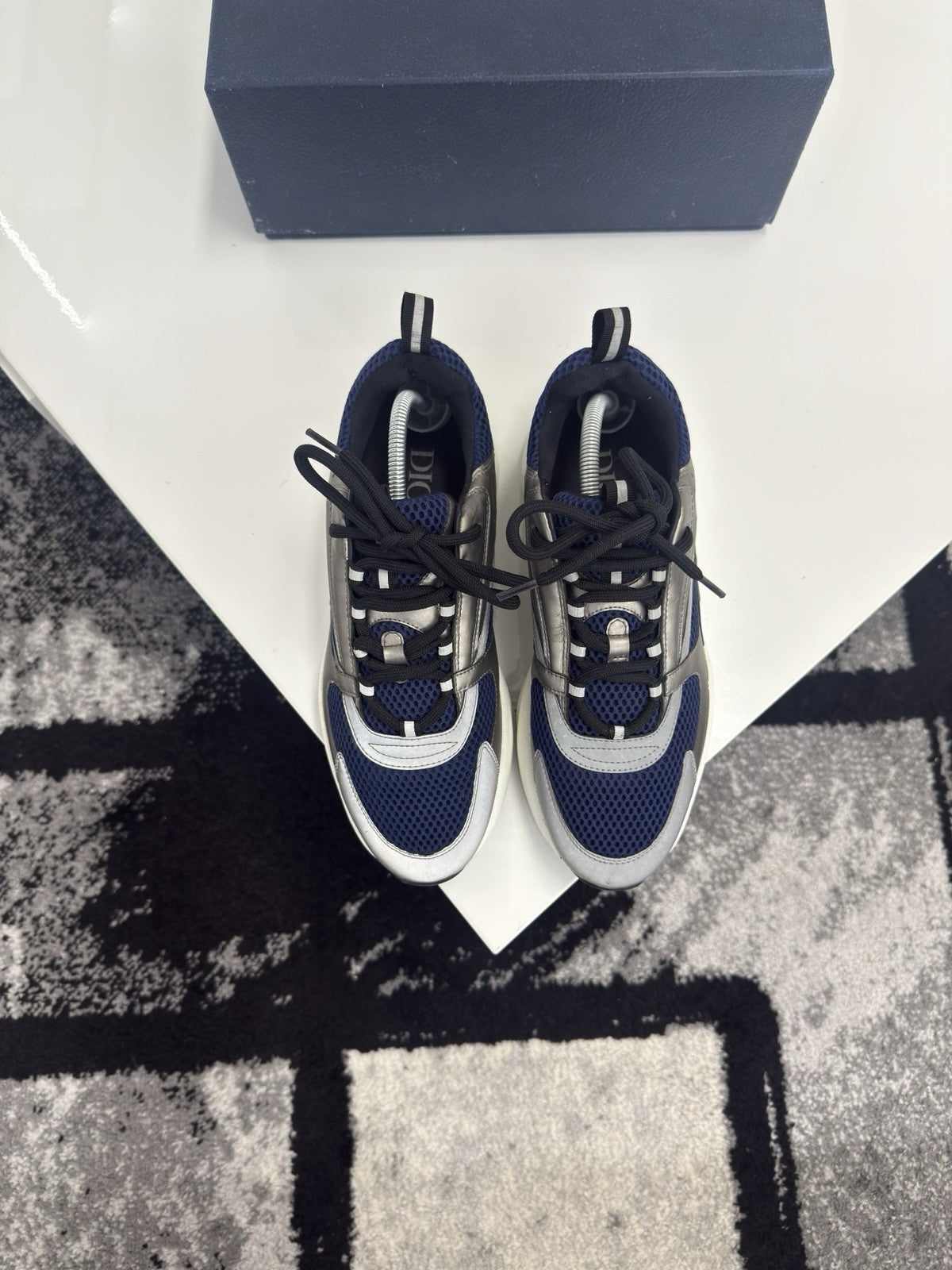 Dior B22 UK9 (EU43)
