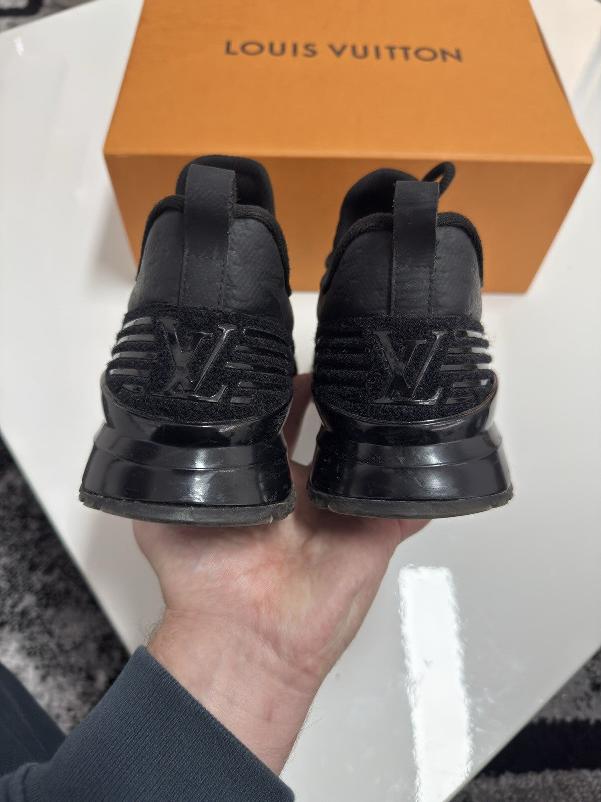 Louis Vuitton VNR LV7