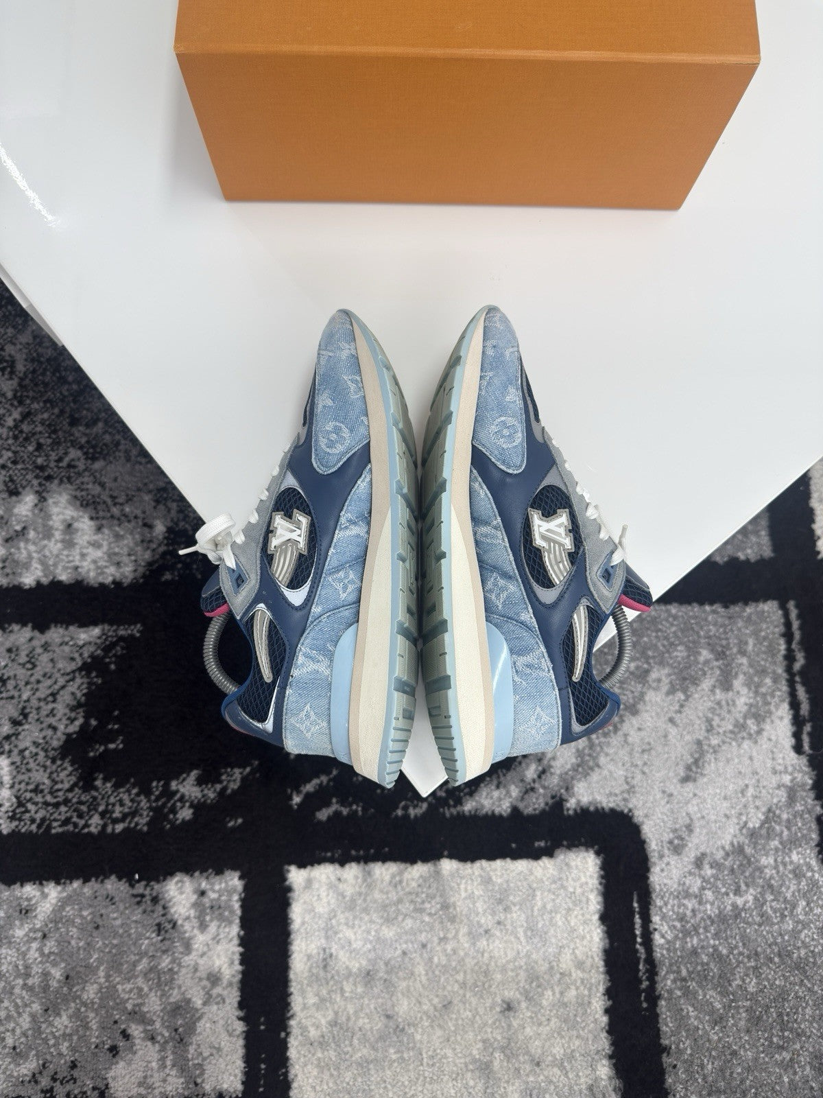 Louis Vuitton Runaways LV8