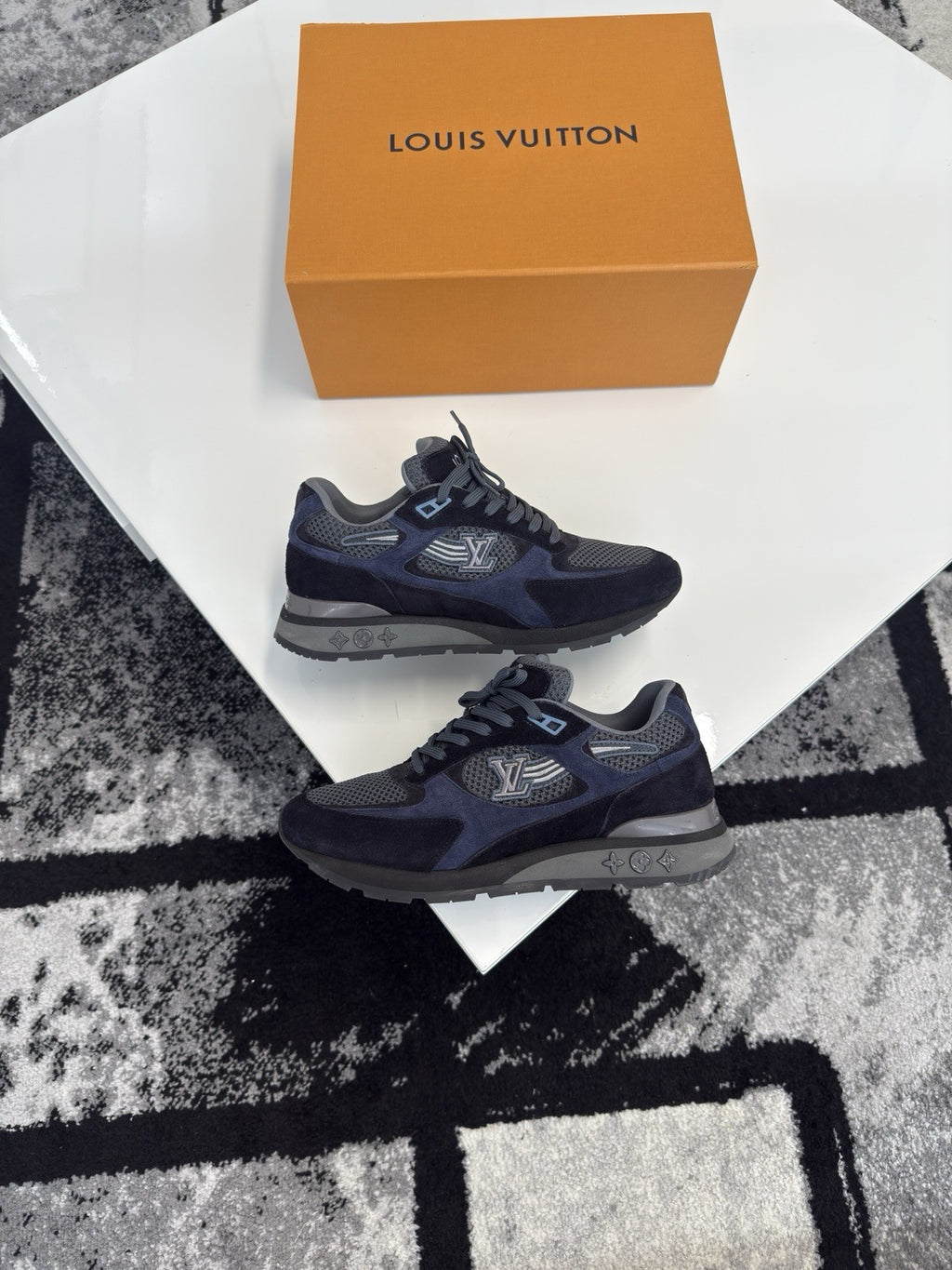 Louis Vuitton Runaway Navy LV7.5