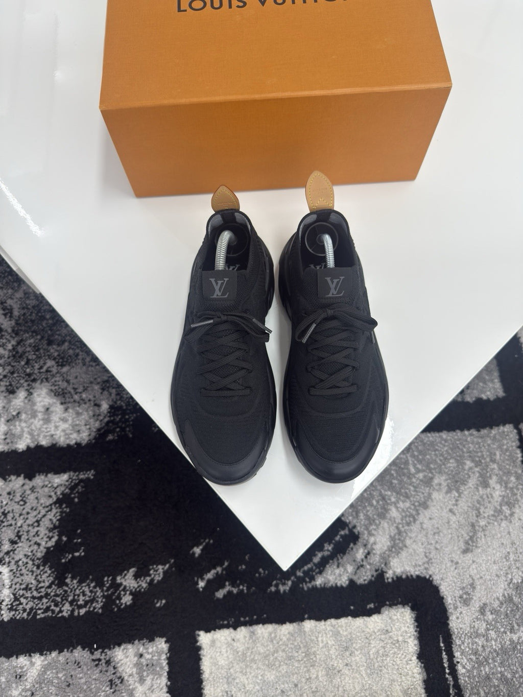 Louis Vuitton Tatic LV8