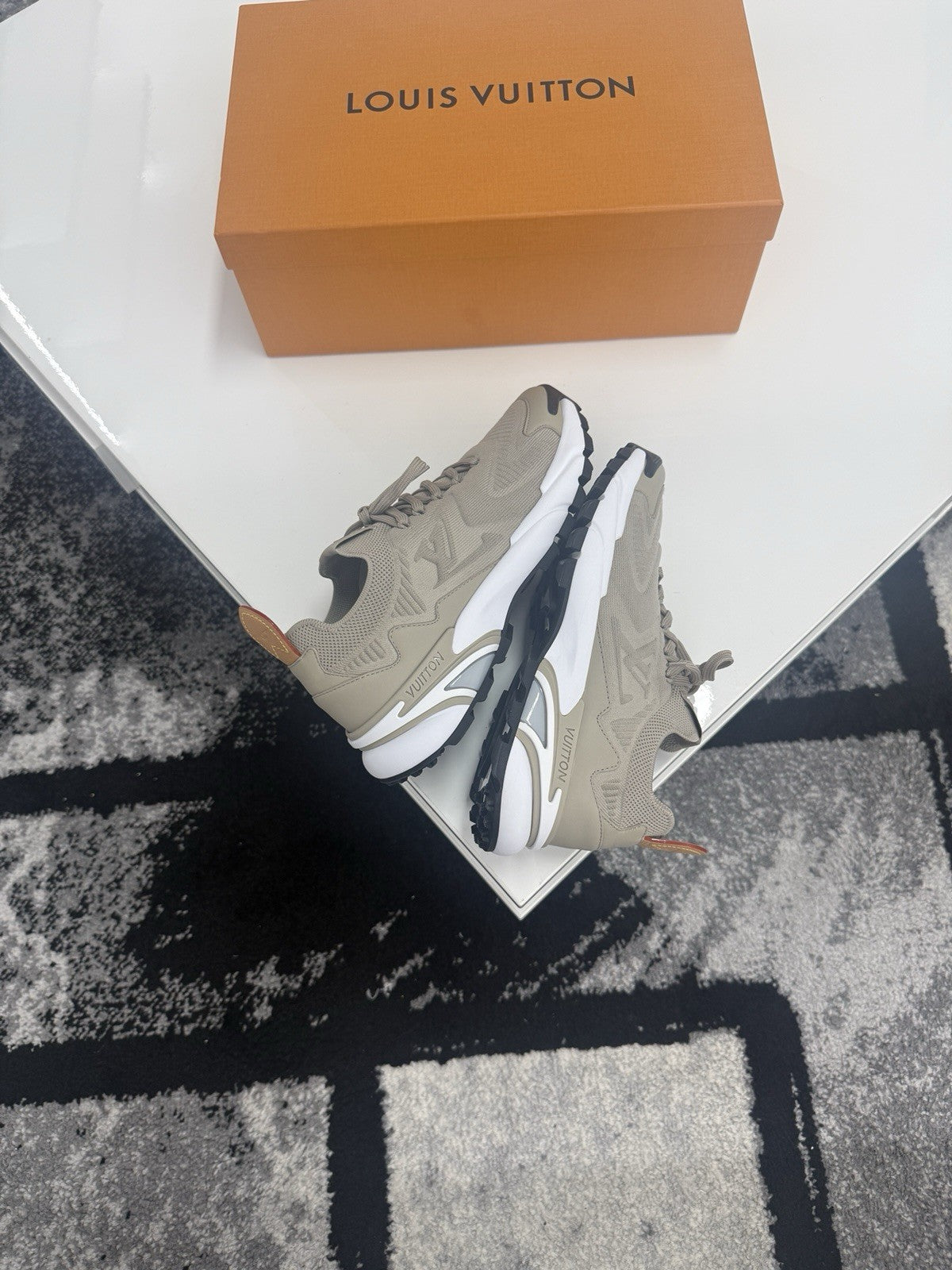 Louis Vuitton Tatic LV5