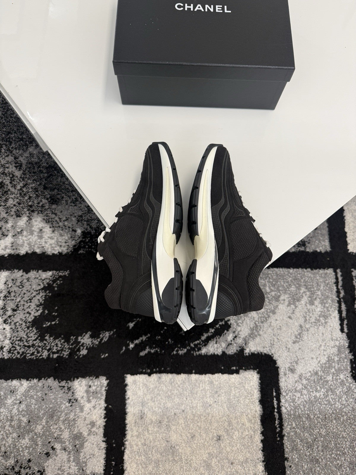 Chanel Runners UK8 (EU42)