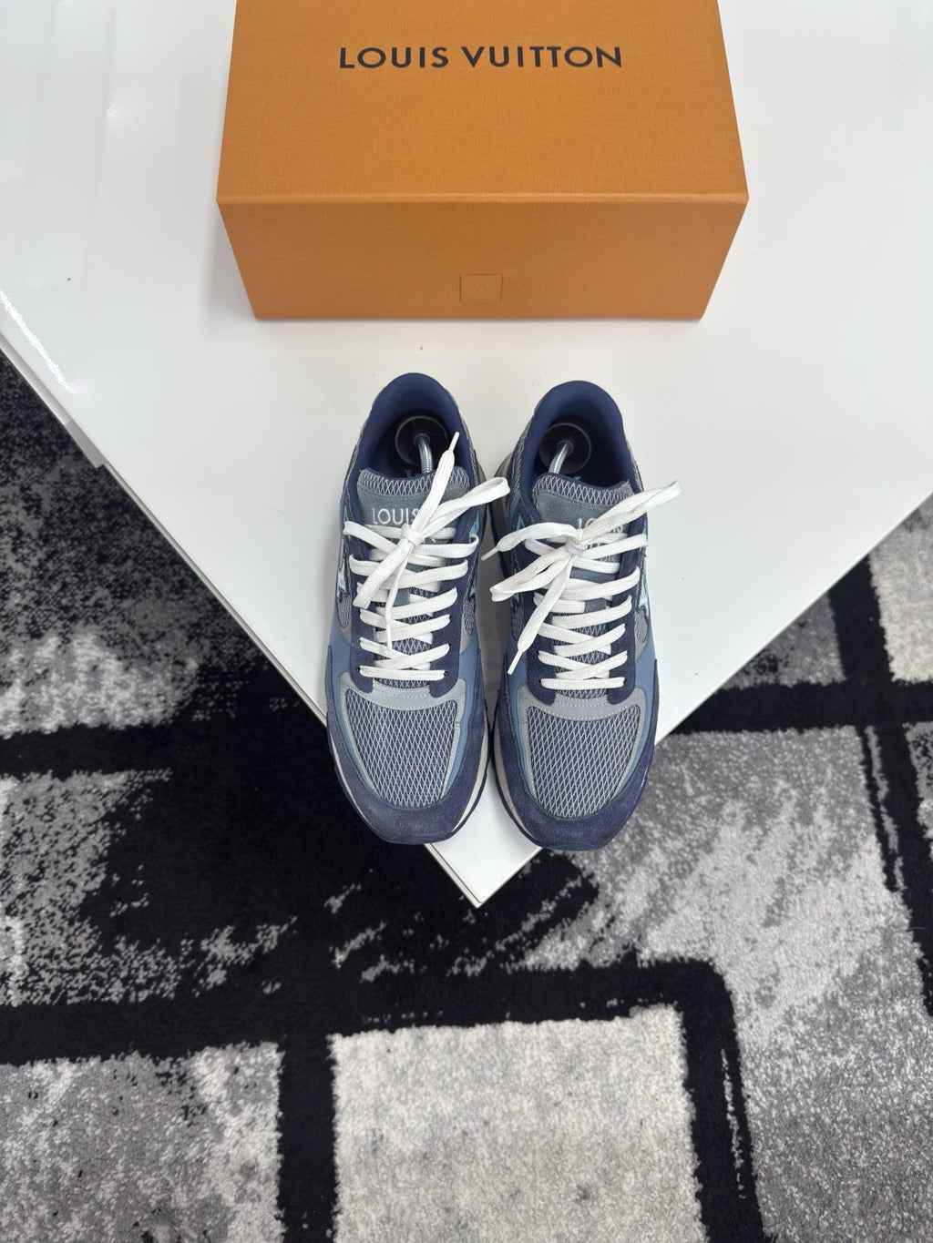 Louis Vuitton Runaways LV8