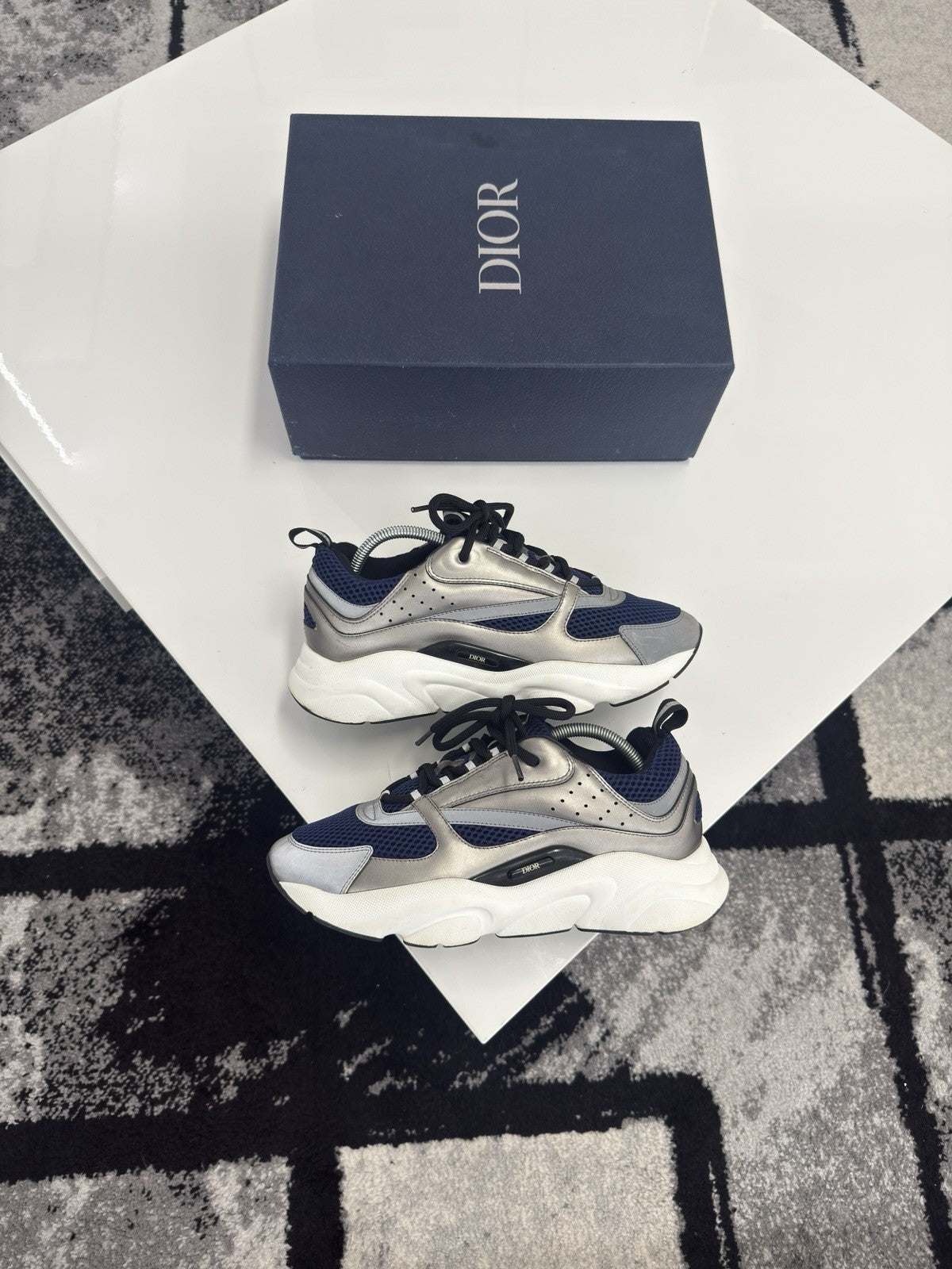 Dior B22 UK9 (EU43)
