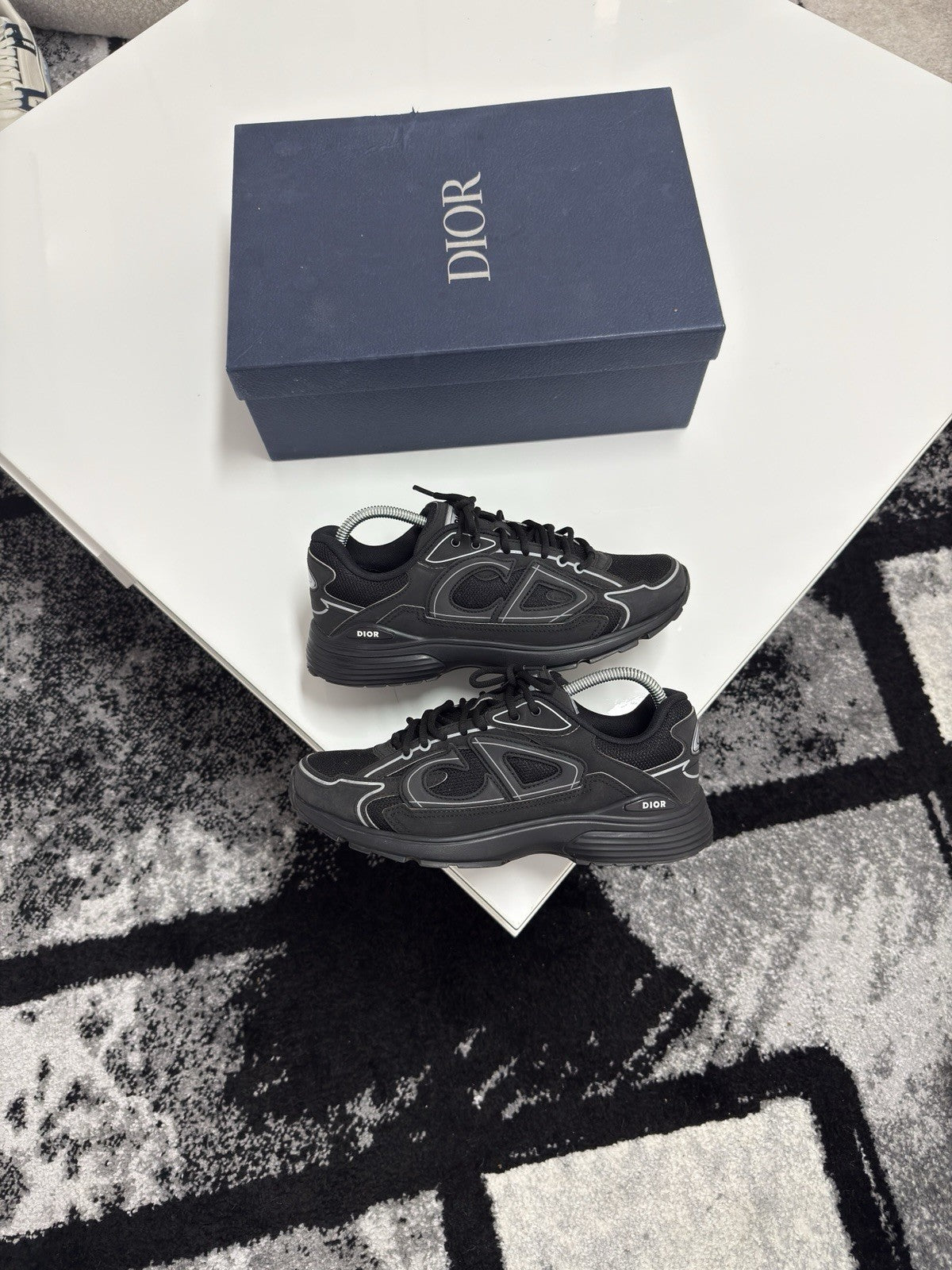 Dior B22 UK8.5 (EU42.5)