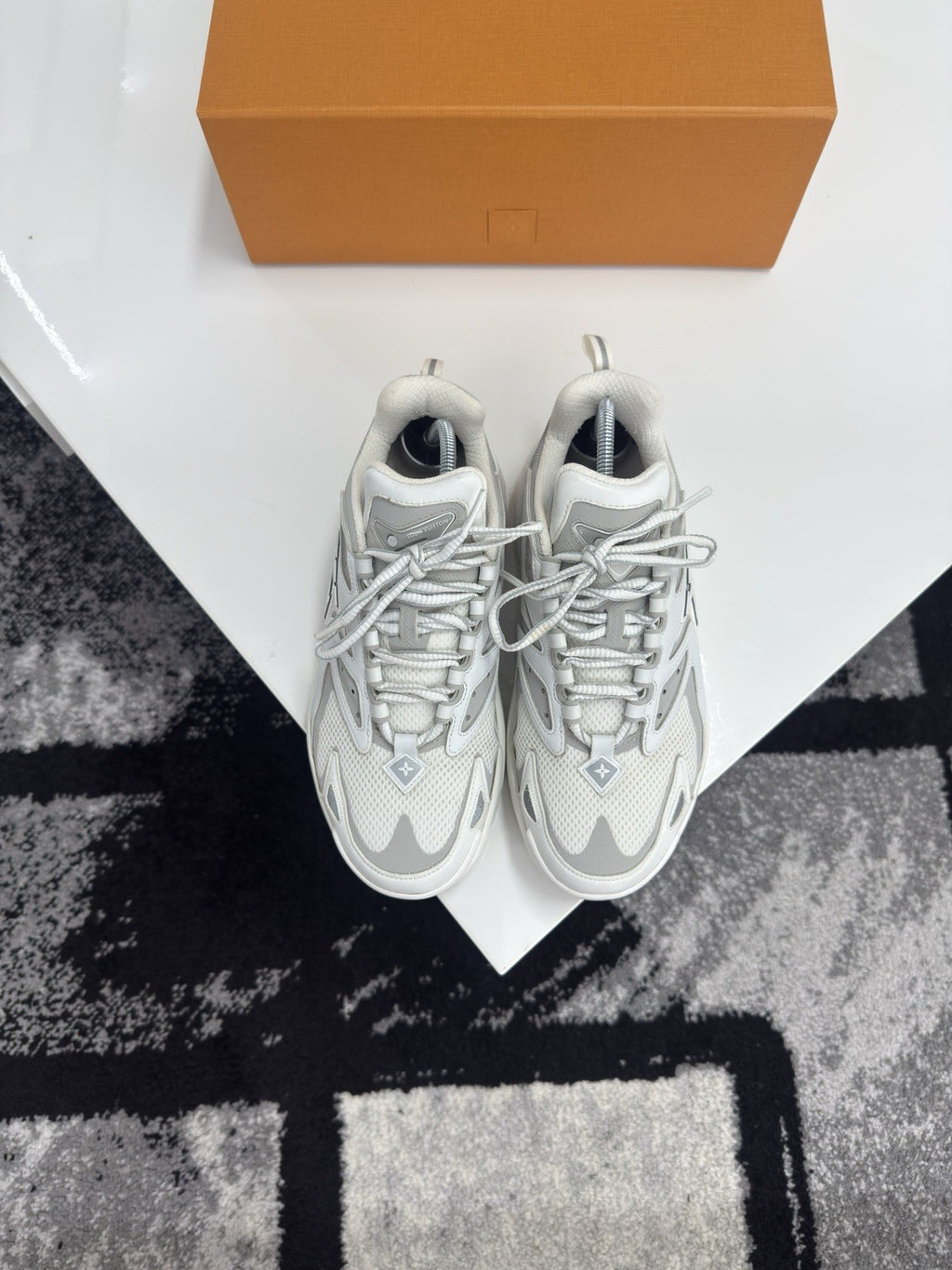 Louis Vuitton Tatic LV5