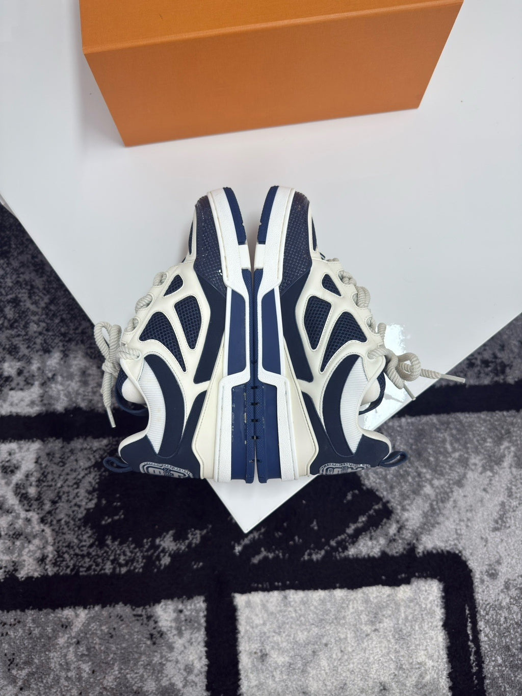 Louis Vuitton Skate LV7