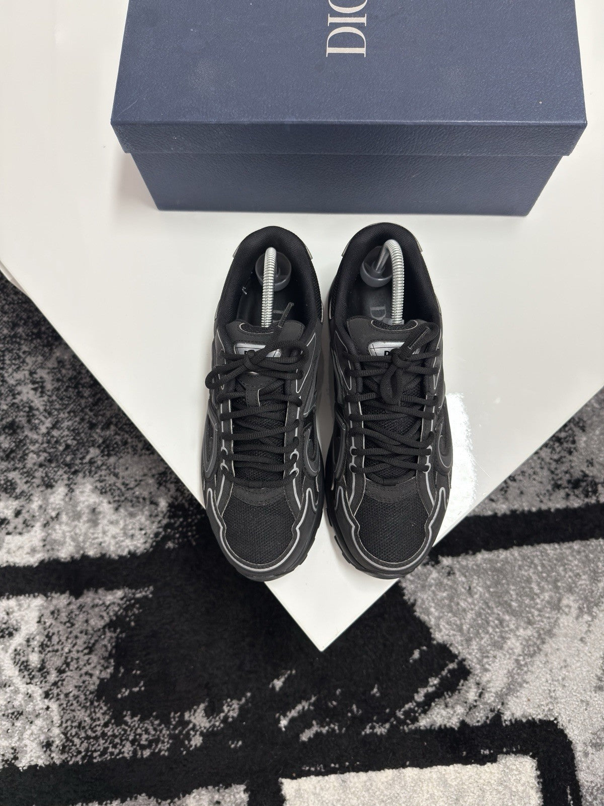 Dior B22 UK8.5 (EU42.5)