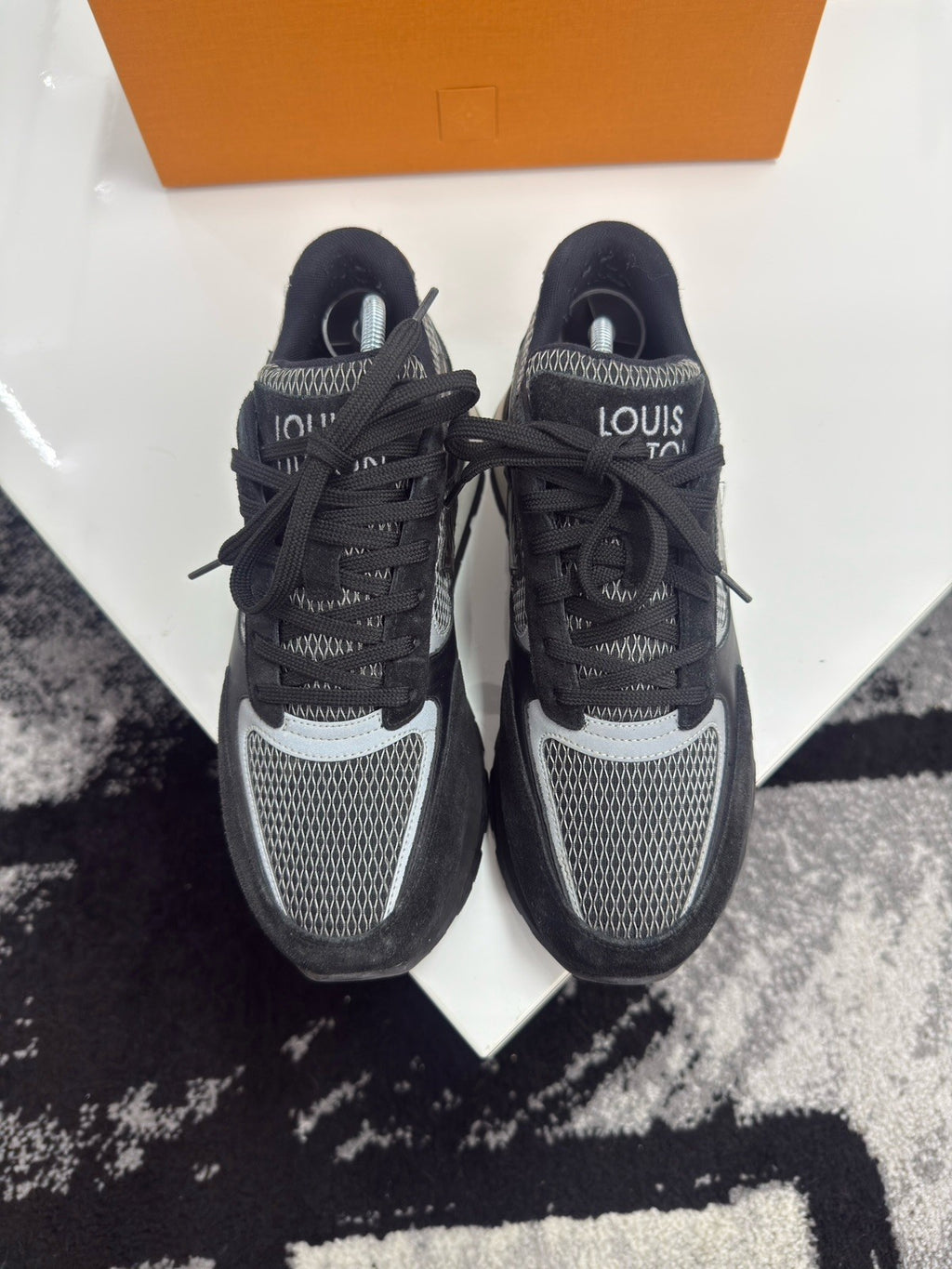 Louis Vuitton Runaways LV6