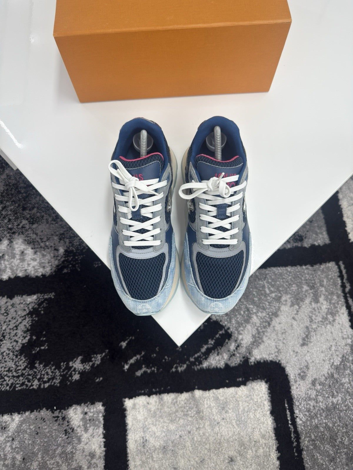 Louis Vuitton Runaways LV8