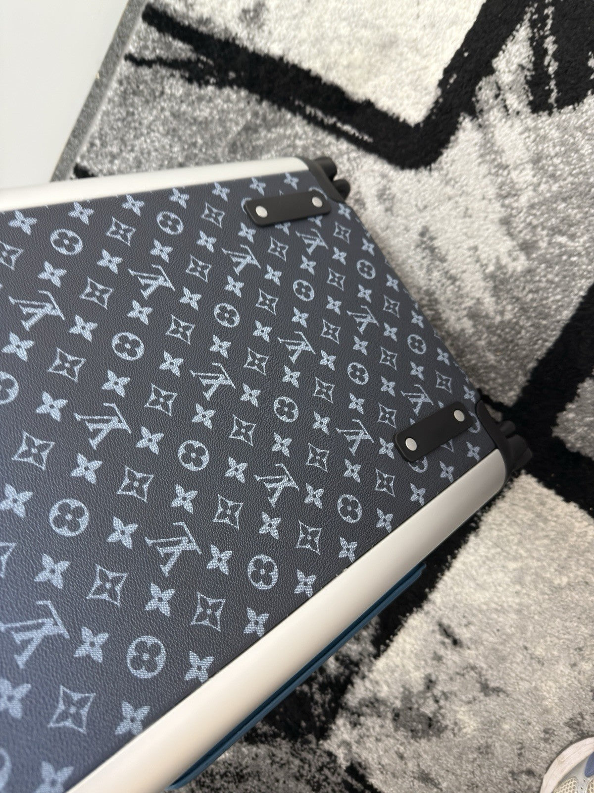 Louis Vuitton Horizon 55 Navy Suitcase