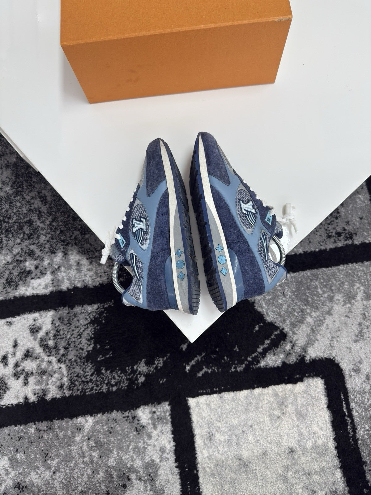 Louis Vuitton Runaways LV7