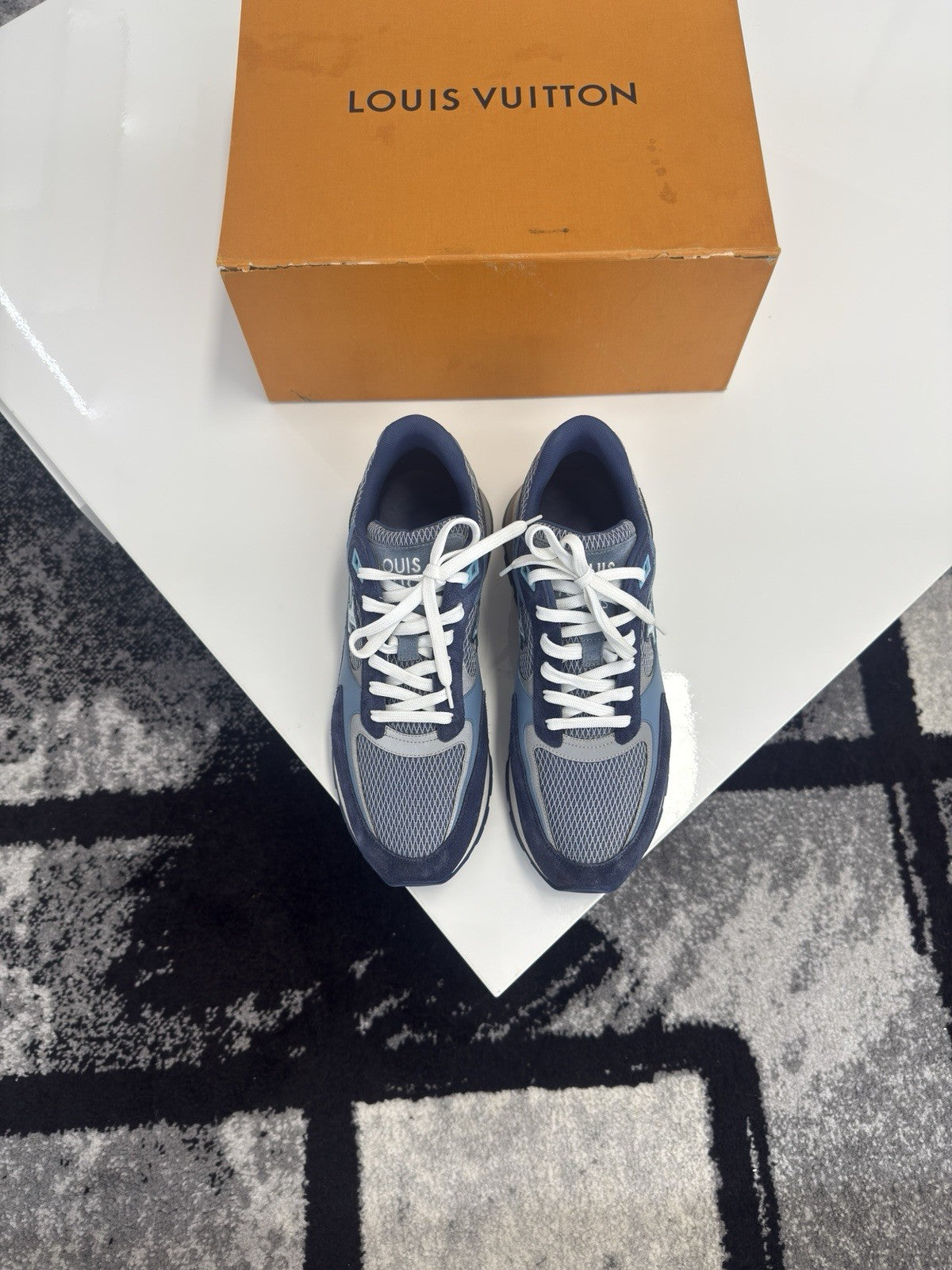 Louis Vuitton Runaways LV9