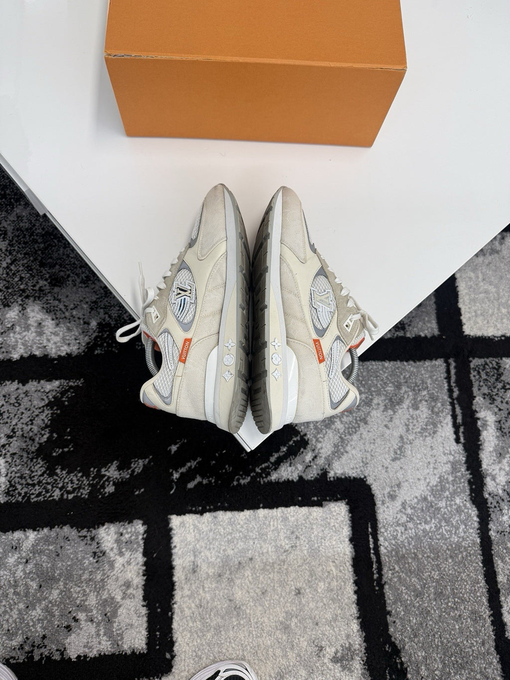 Louis Vuitton Runaways LV9