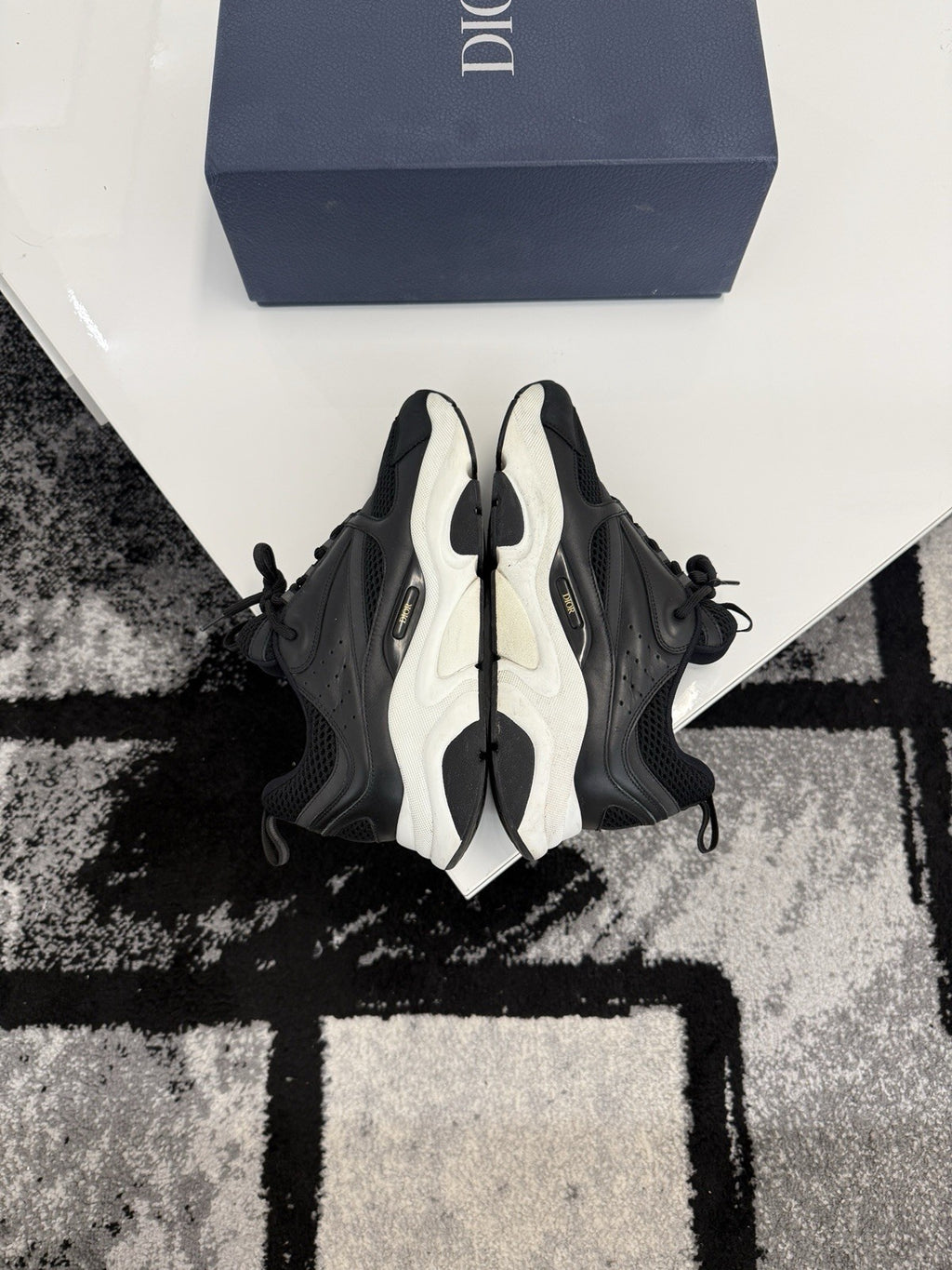 Dior B22 UK8 (EU42)