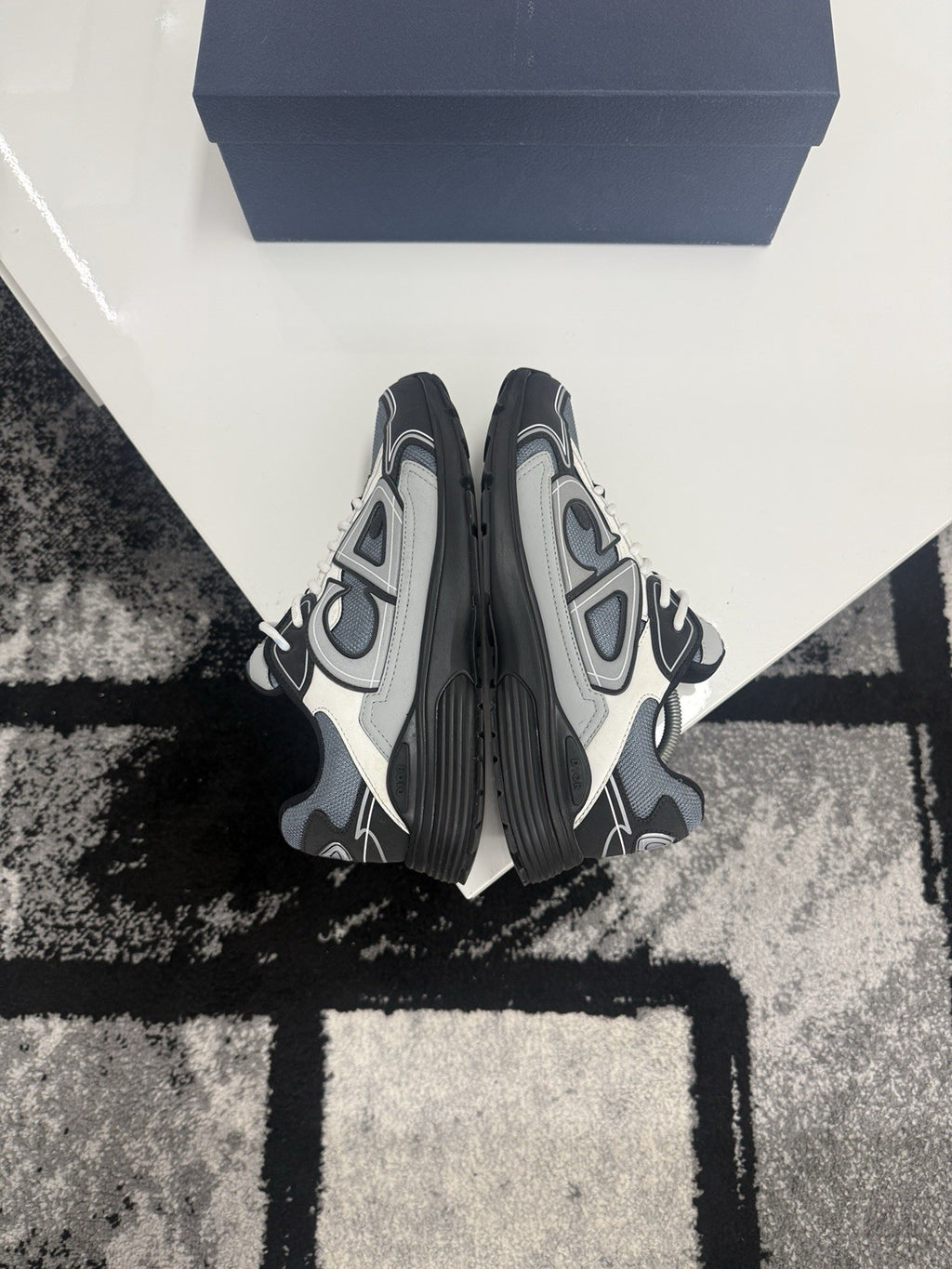 Dior B30 UK9 (EU43)