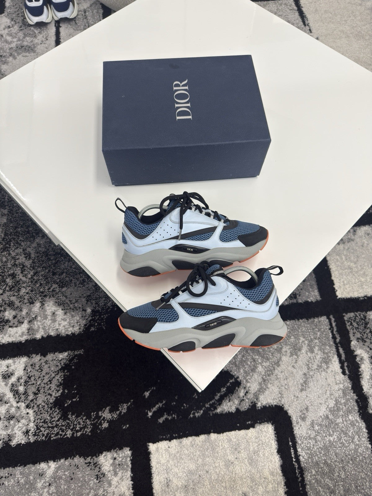 Dior B22 UK9 (EU43)