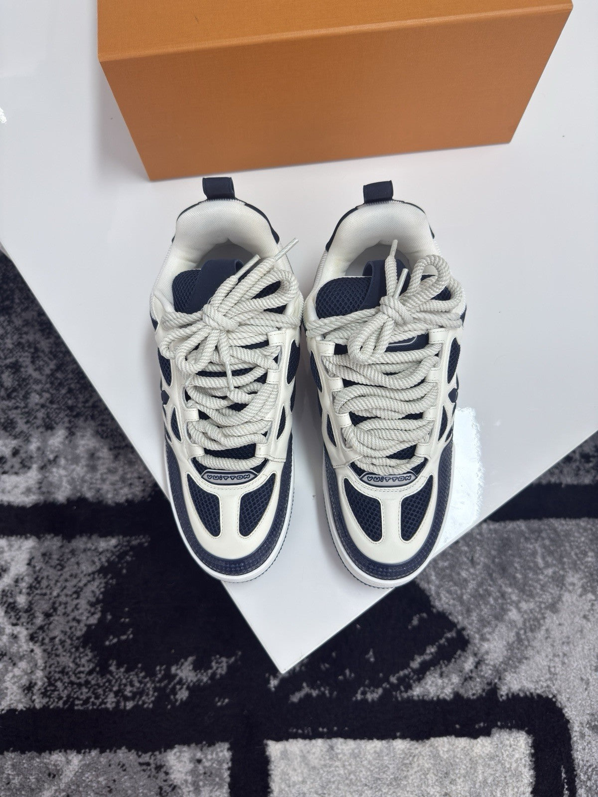 Louis Vuitton Skate LV7