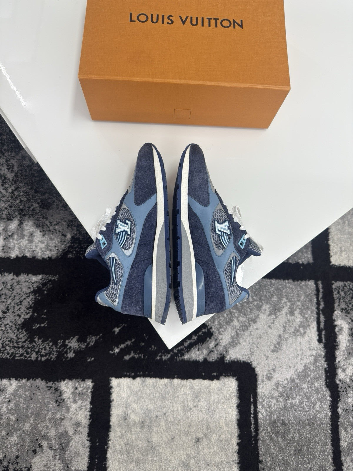 Louis Vuitton Runaways LV8
