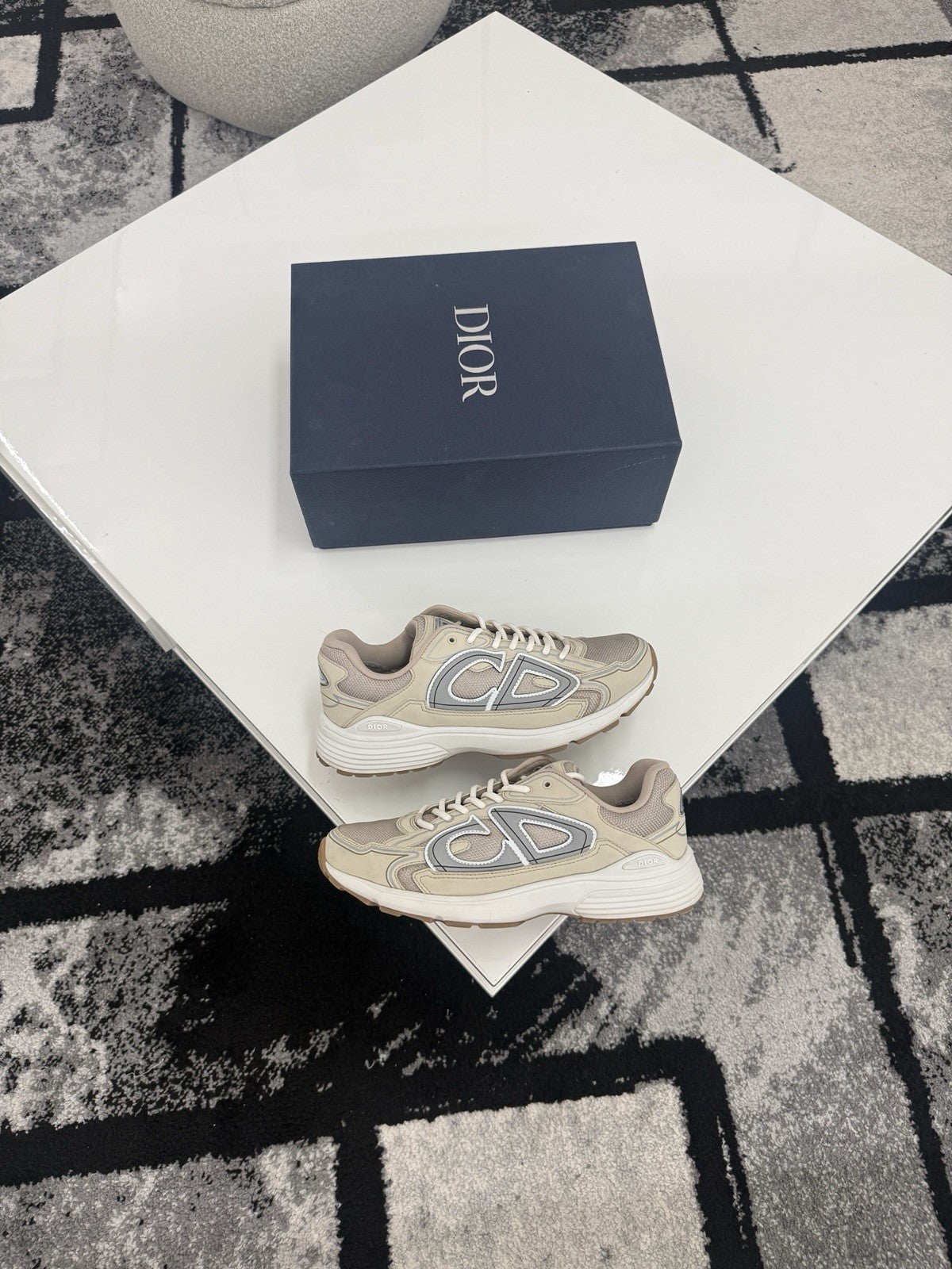 Dior B30 UK9 (EU43)