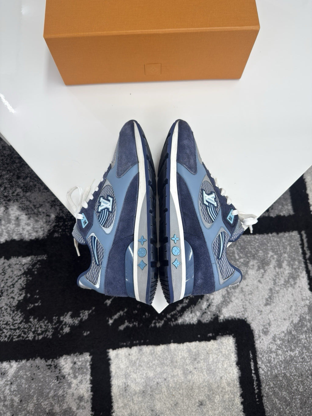 Louis Vuitton Runaways LV8