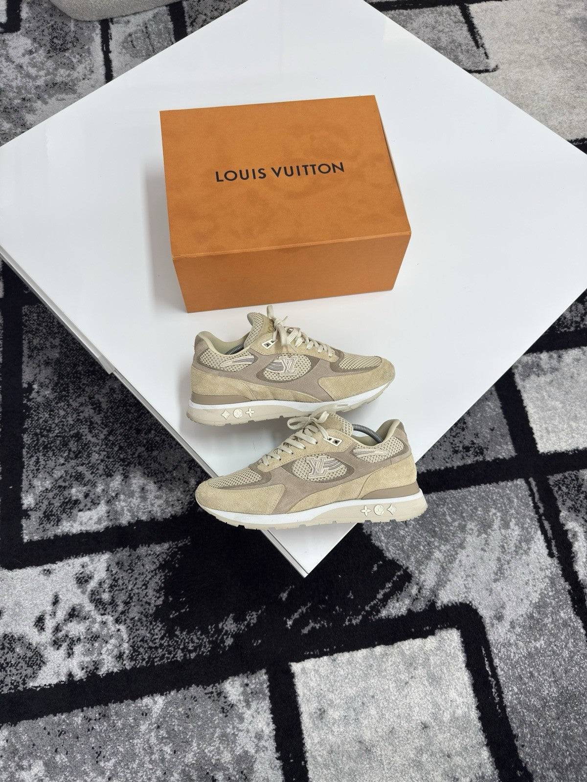 Louis Vuitton Runaways LV9
