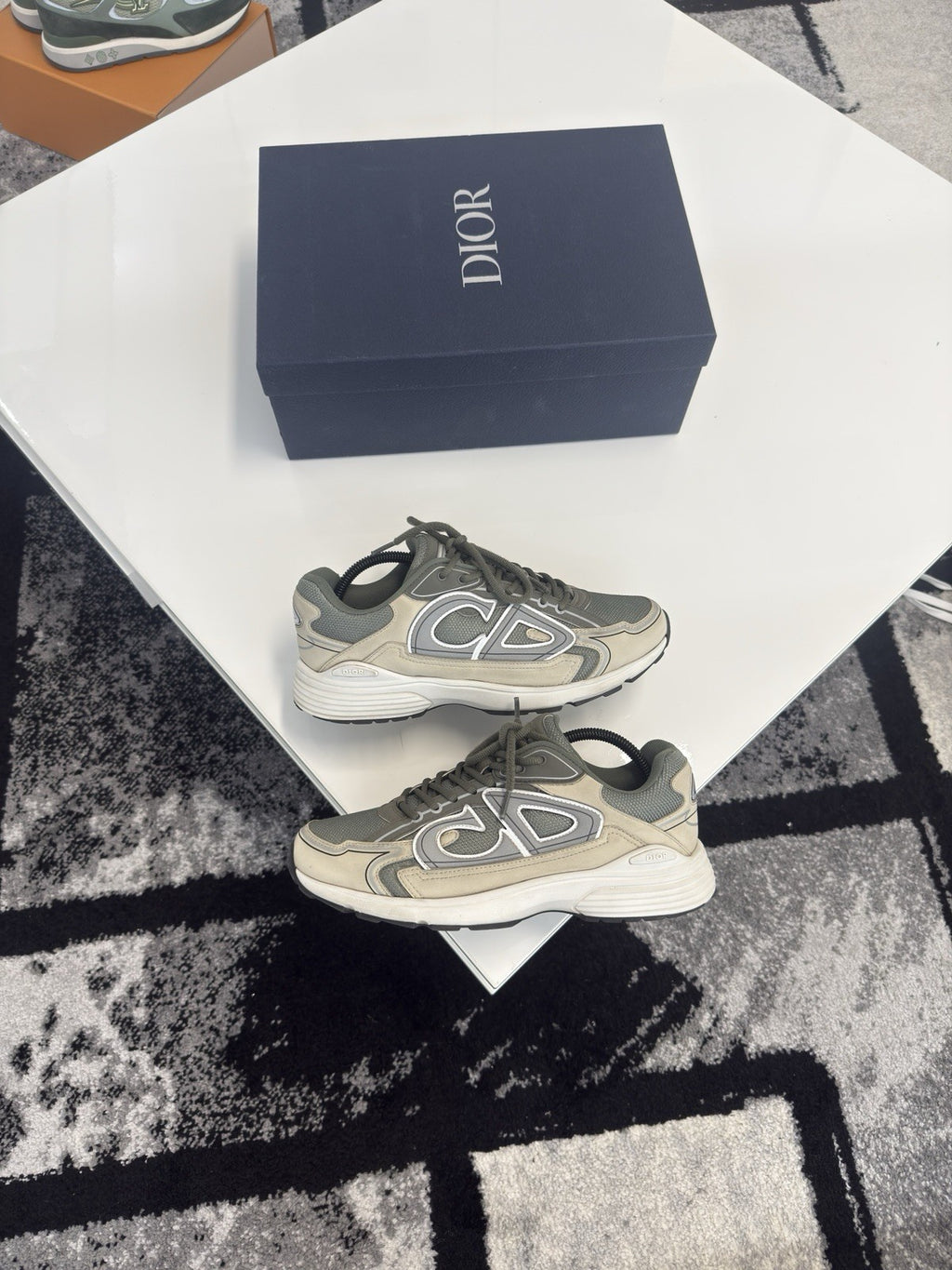 Dior B30 UK9.5 (EU43.5)