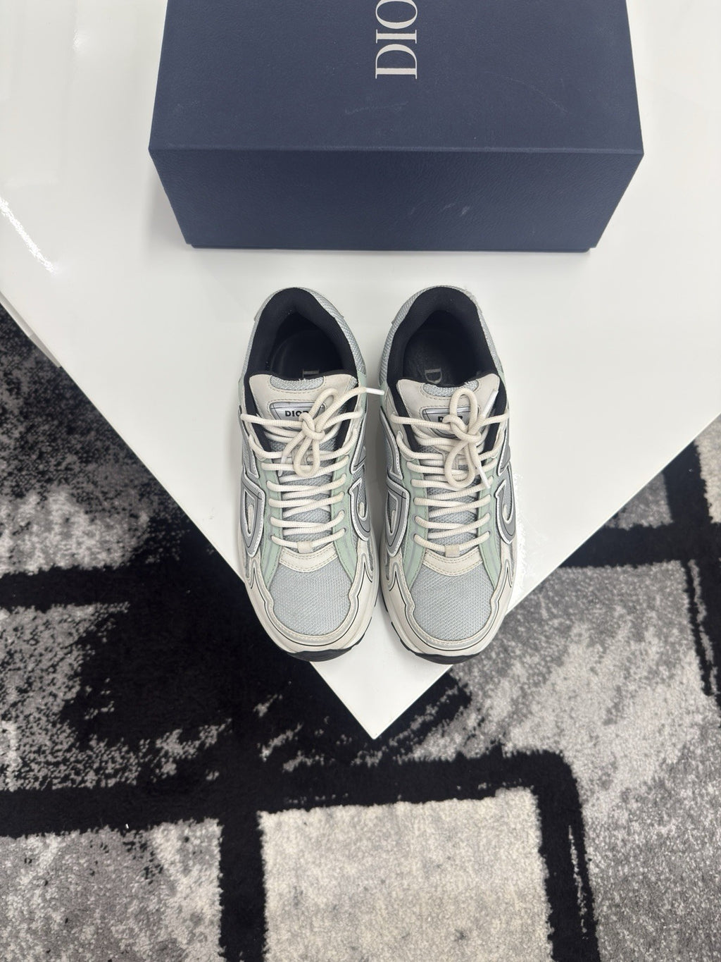 Dior B30 UK8 (EU42)