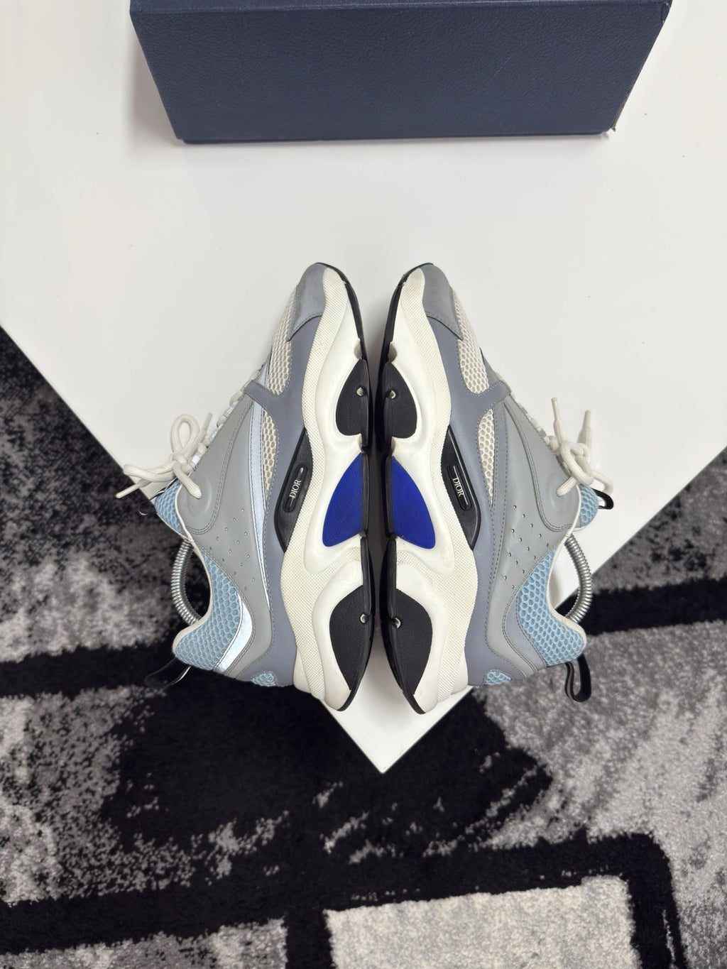 Dior B22 UK8 (EU42)