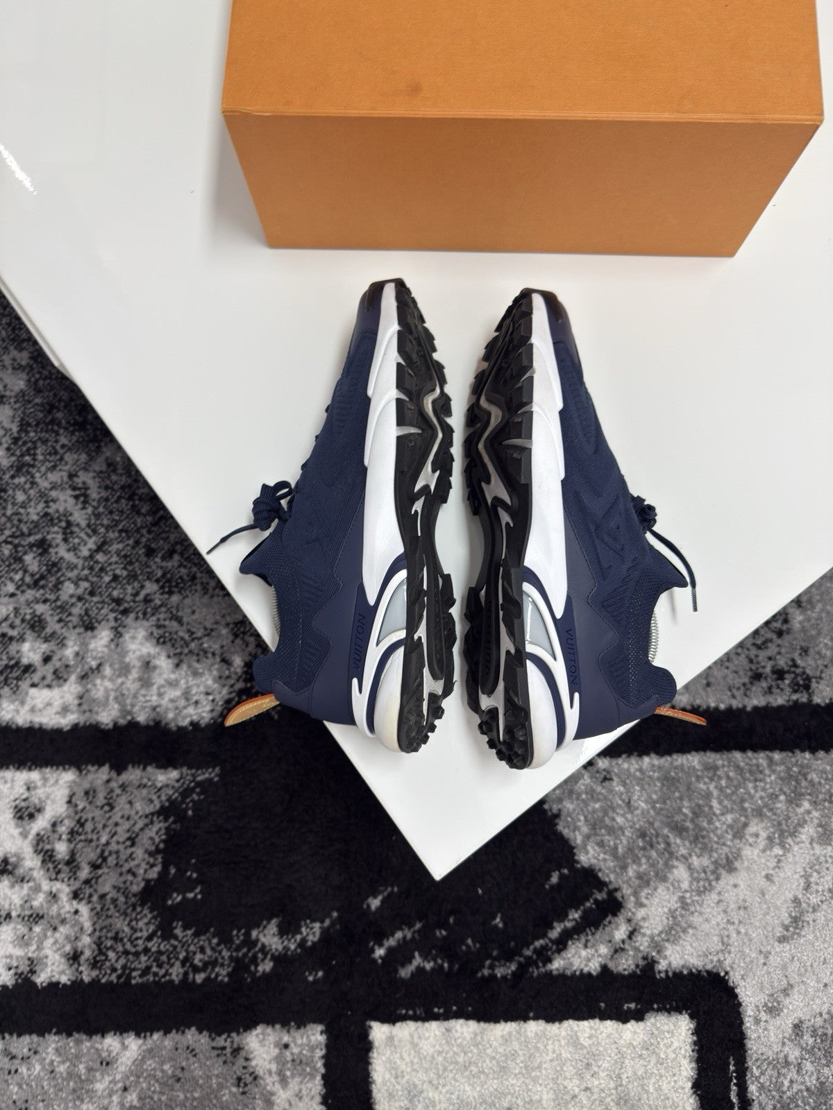 Louis Vuitton Runaways LV9