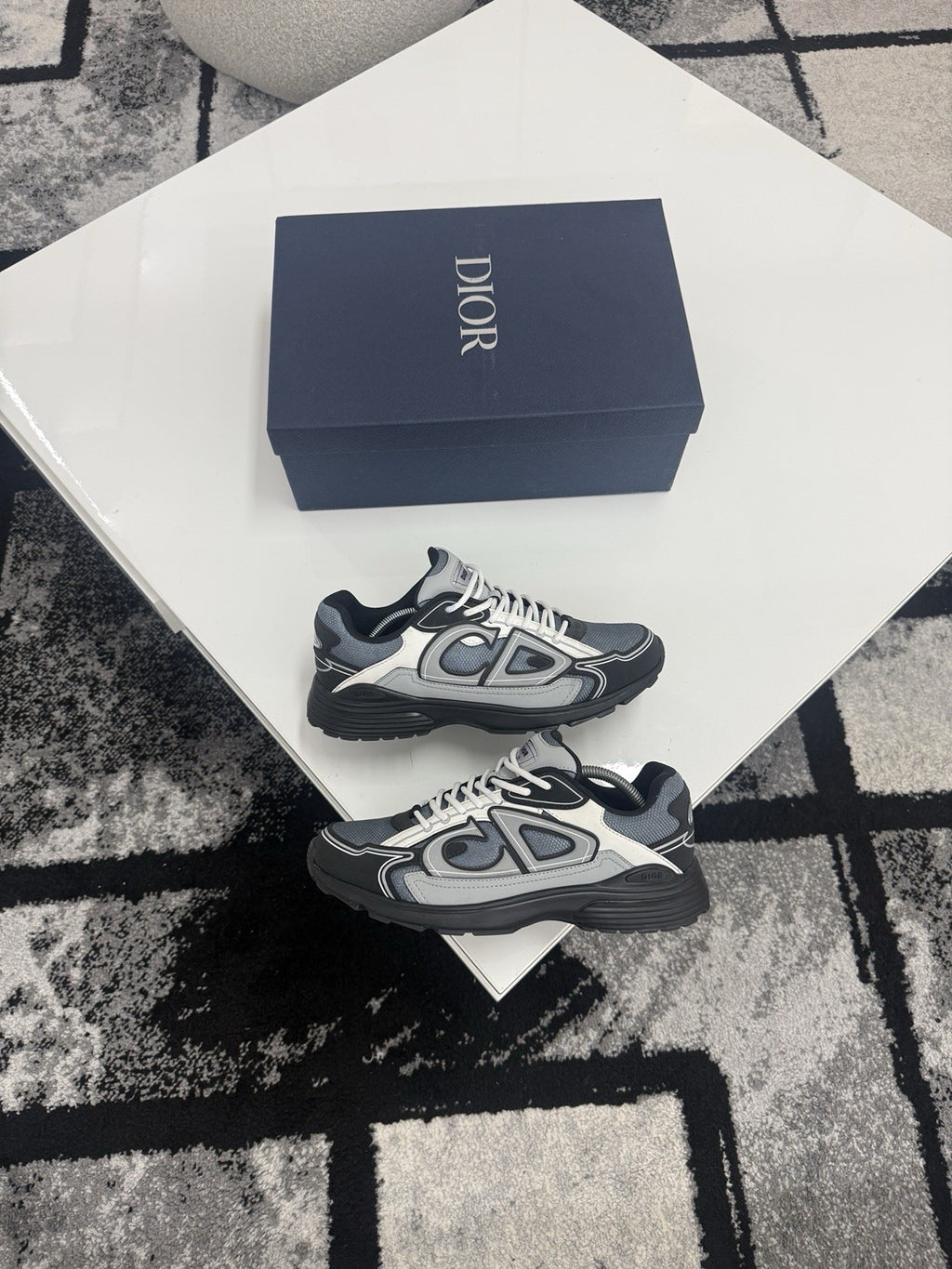 Dior B30 UK9 (EU43)