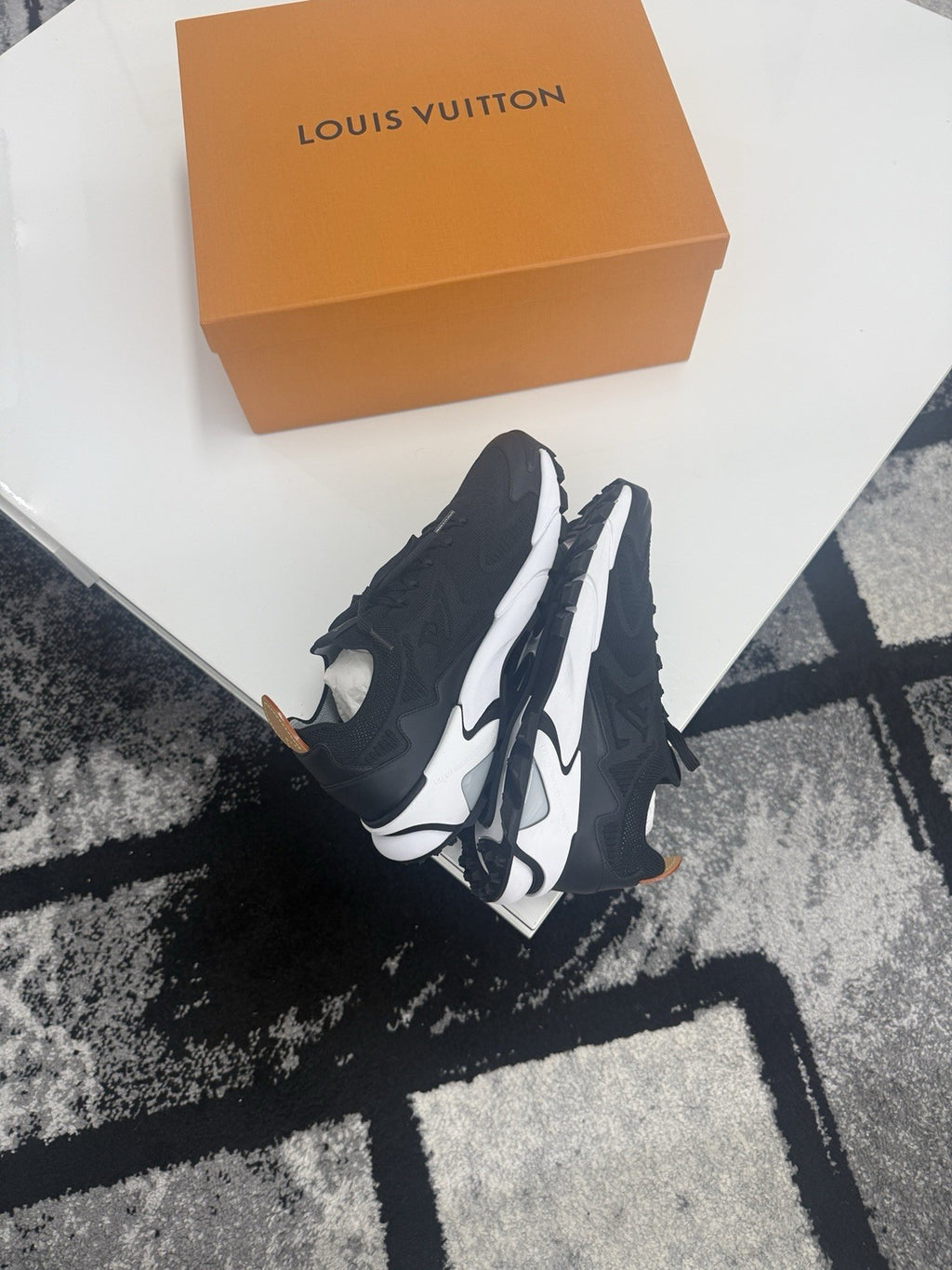 Louis Vuitton Tatic LV7