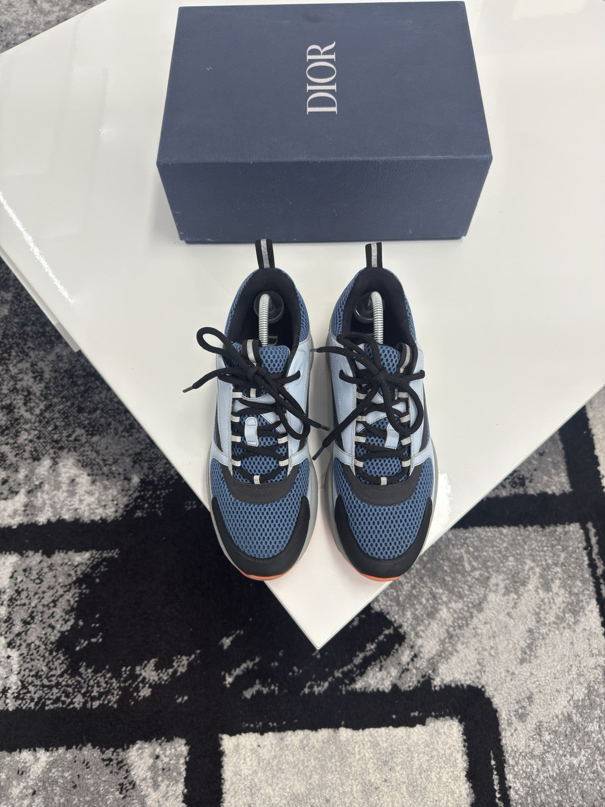 Dior B22 UK9 (EU43)